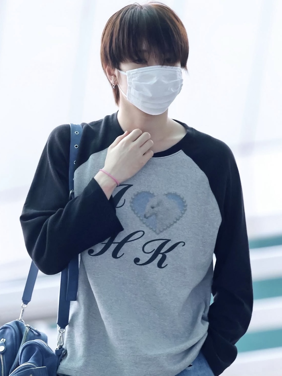 Unsteadymarket Souvenir Waffle LS Tee_Black 착용 스타일 - 2