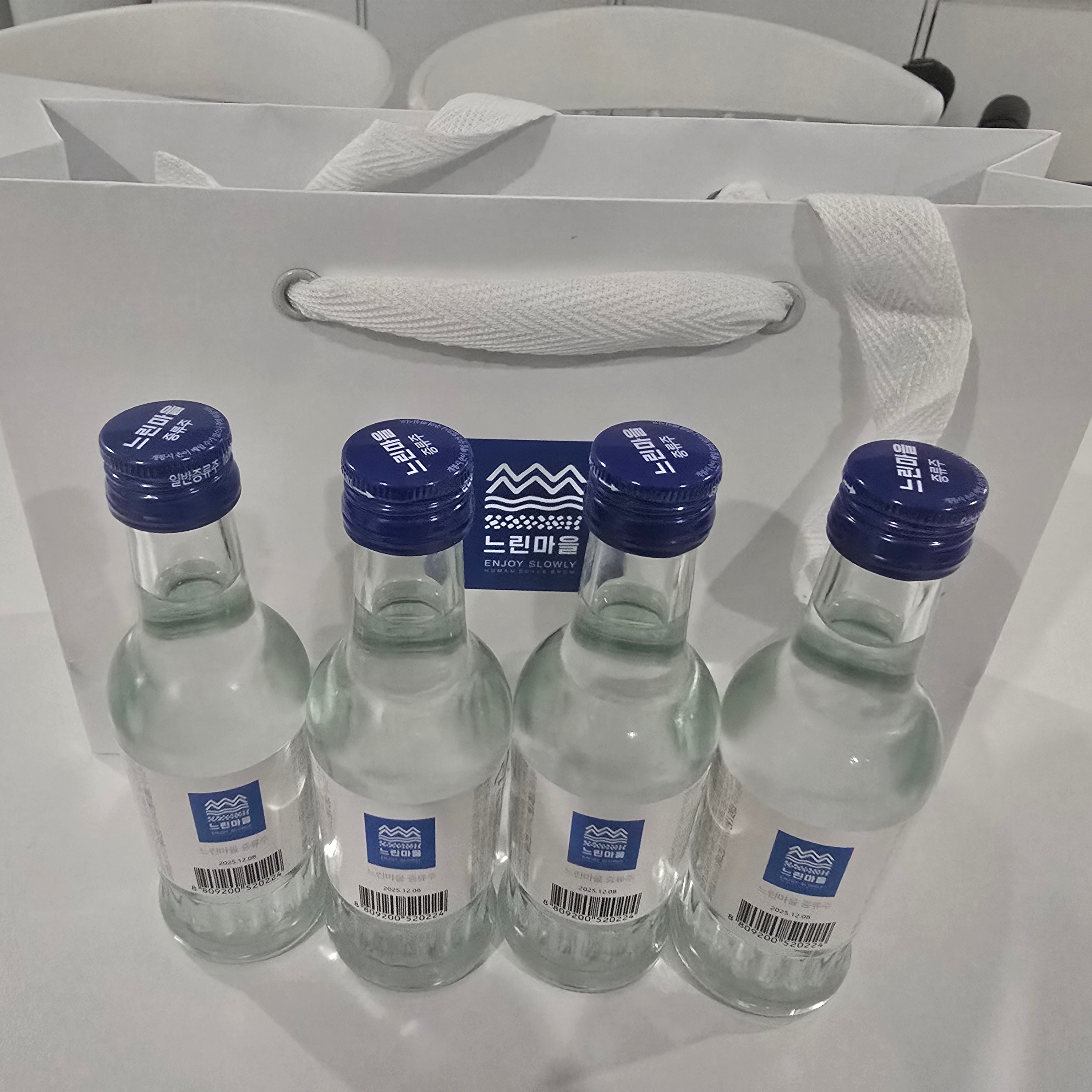 Slow village Soju 16.9 Miniature Bottle Set 80ml x 4 Btl. With 2 Dedicated Glasses Gift Box 착용 스타일