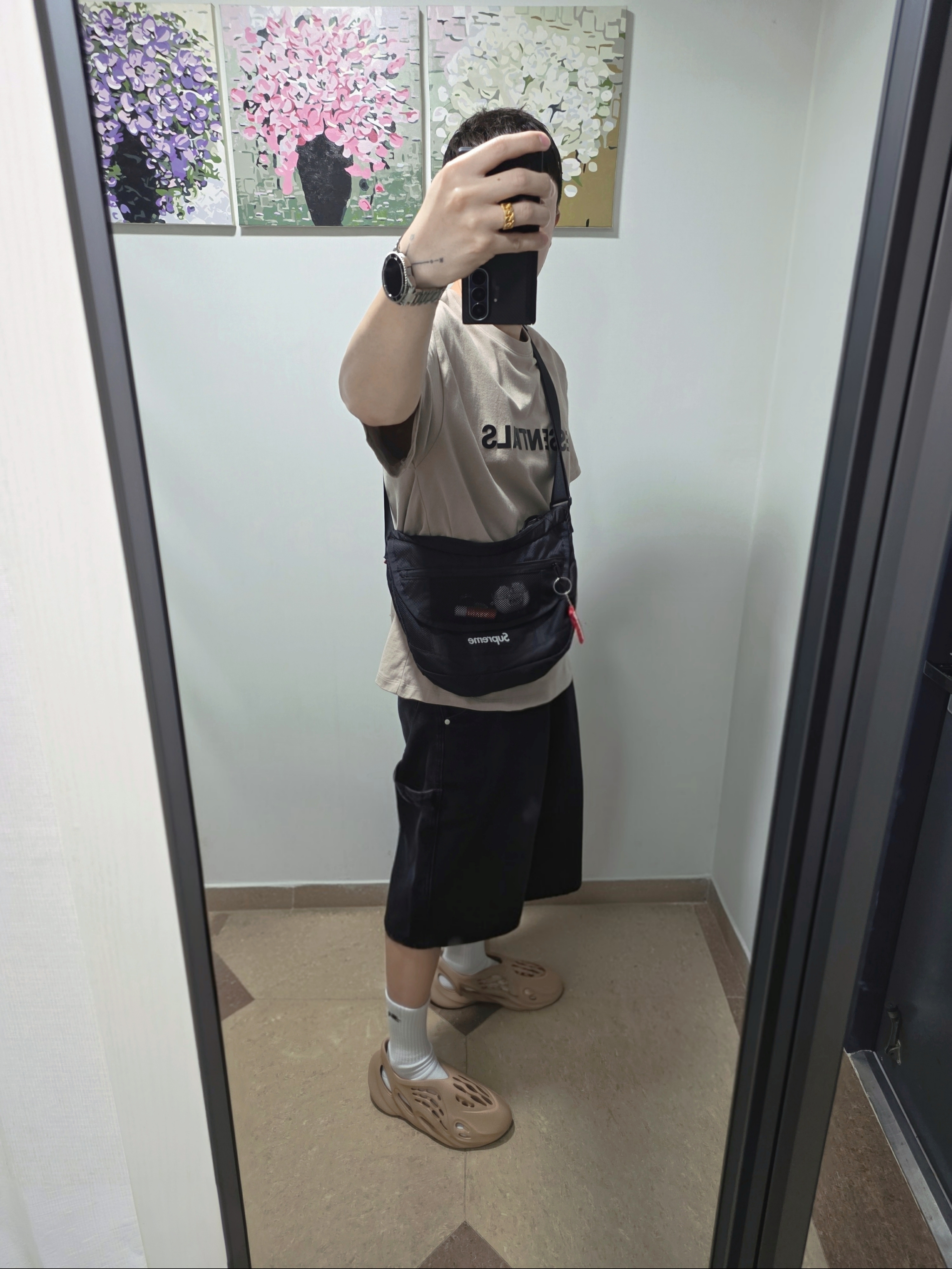Adidas Yeezy Foam RNNR Ochre, Essentials 3D Silicon Applique Boxy T-Shirt String Tan - 20SS 착용 스타일