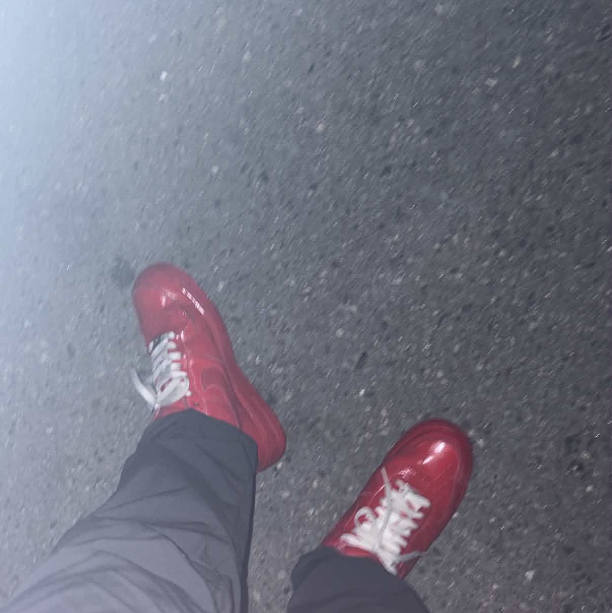 Nike Air Force 1 '07 LV8 Low 1 Triple Red 착용 스타일