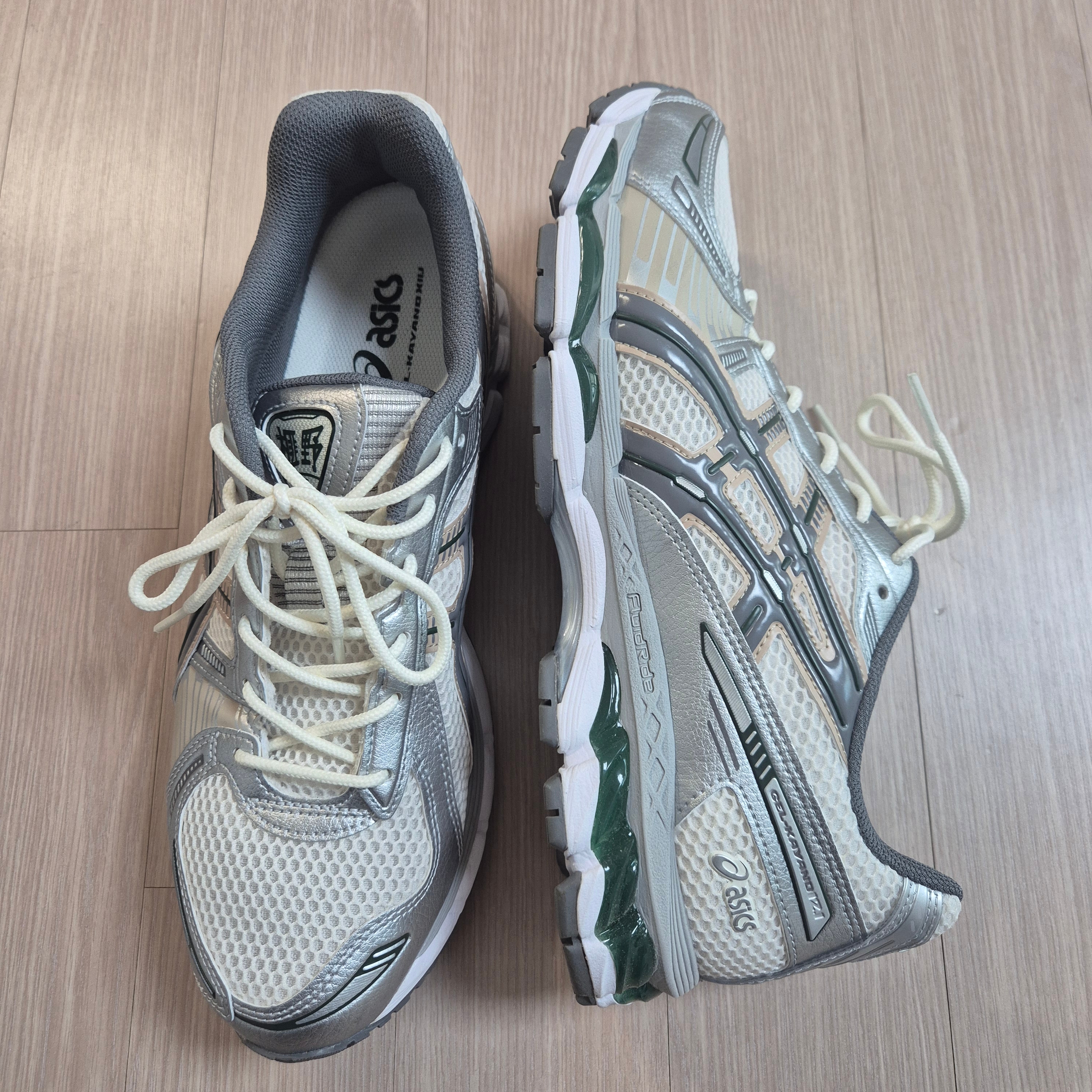 Asics Gel-Kayano 12.1 Cream Carbon 착용 스타일 - 5