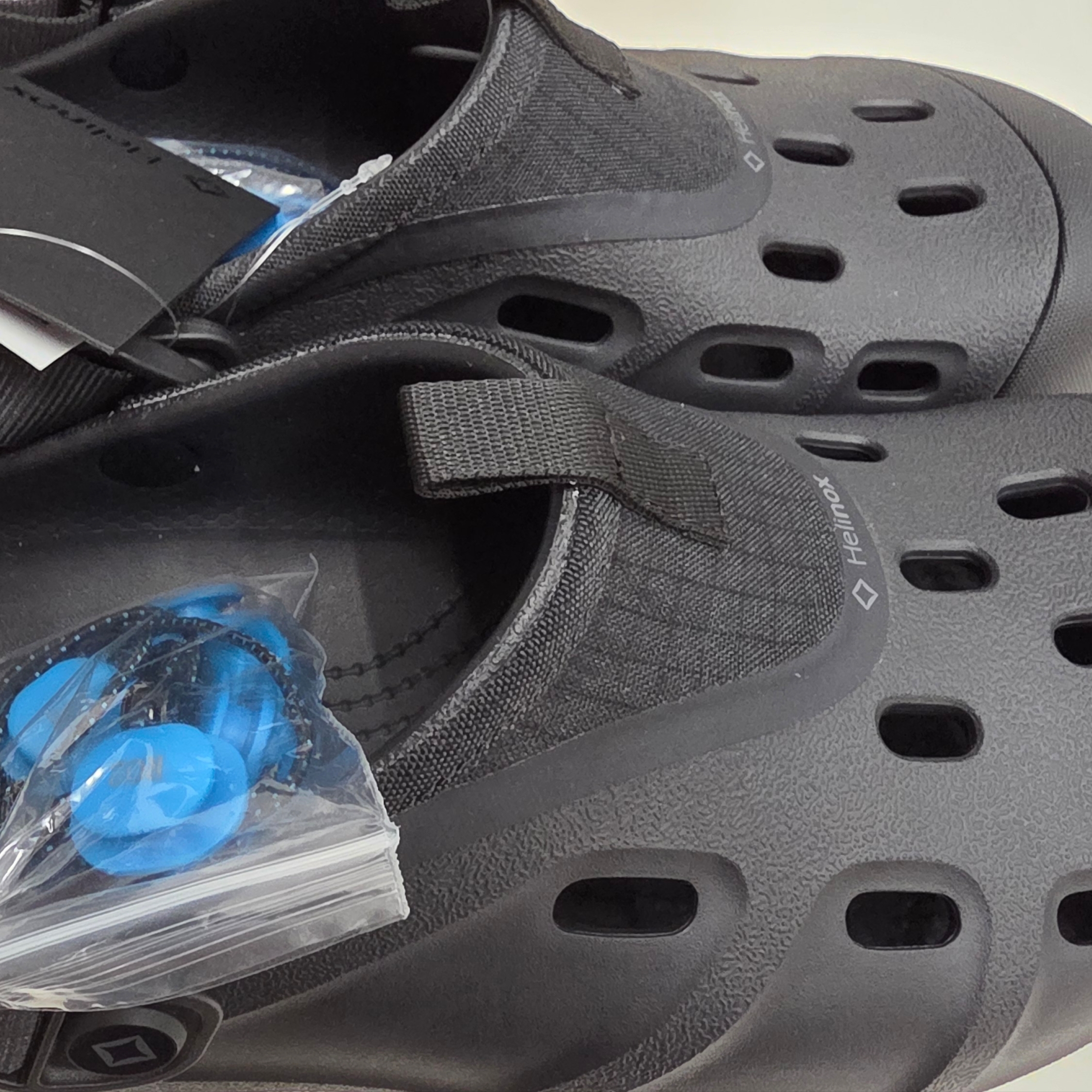 Crocs x Helinox Quick Trail Clog Black 착용 스타일
