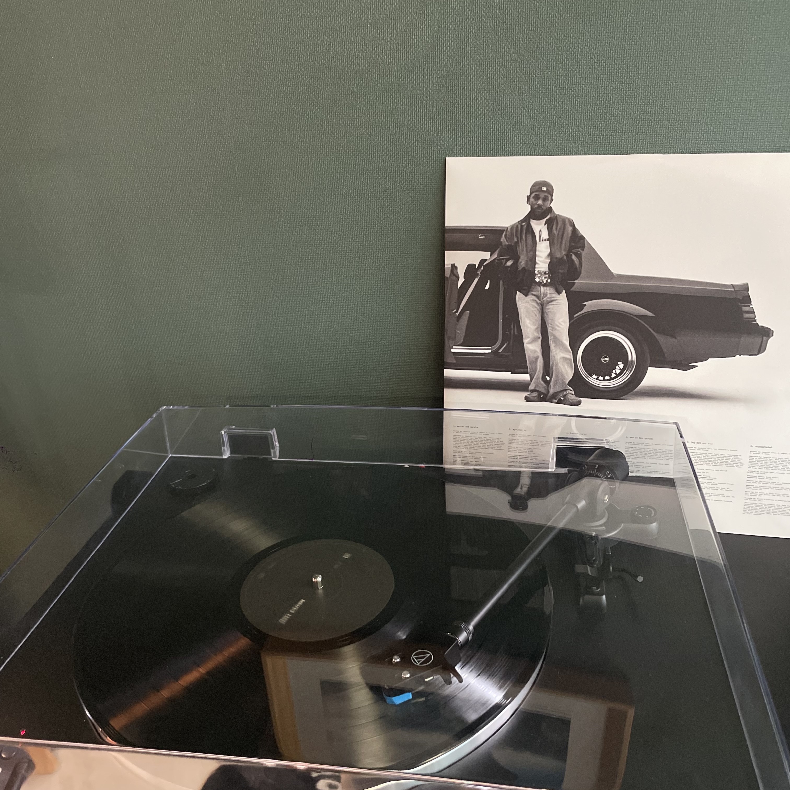 Audio-Technica AT-LP3XBT Automatic Belt-Drive Turntable (Wireless & Analog) Black 착용 스타일