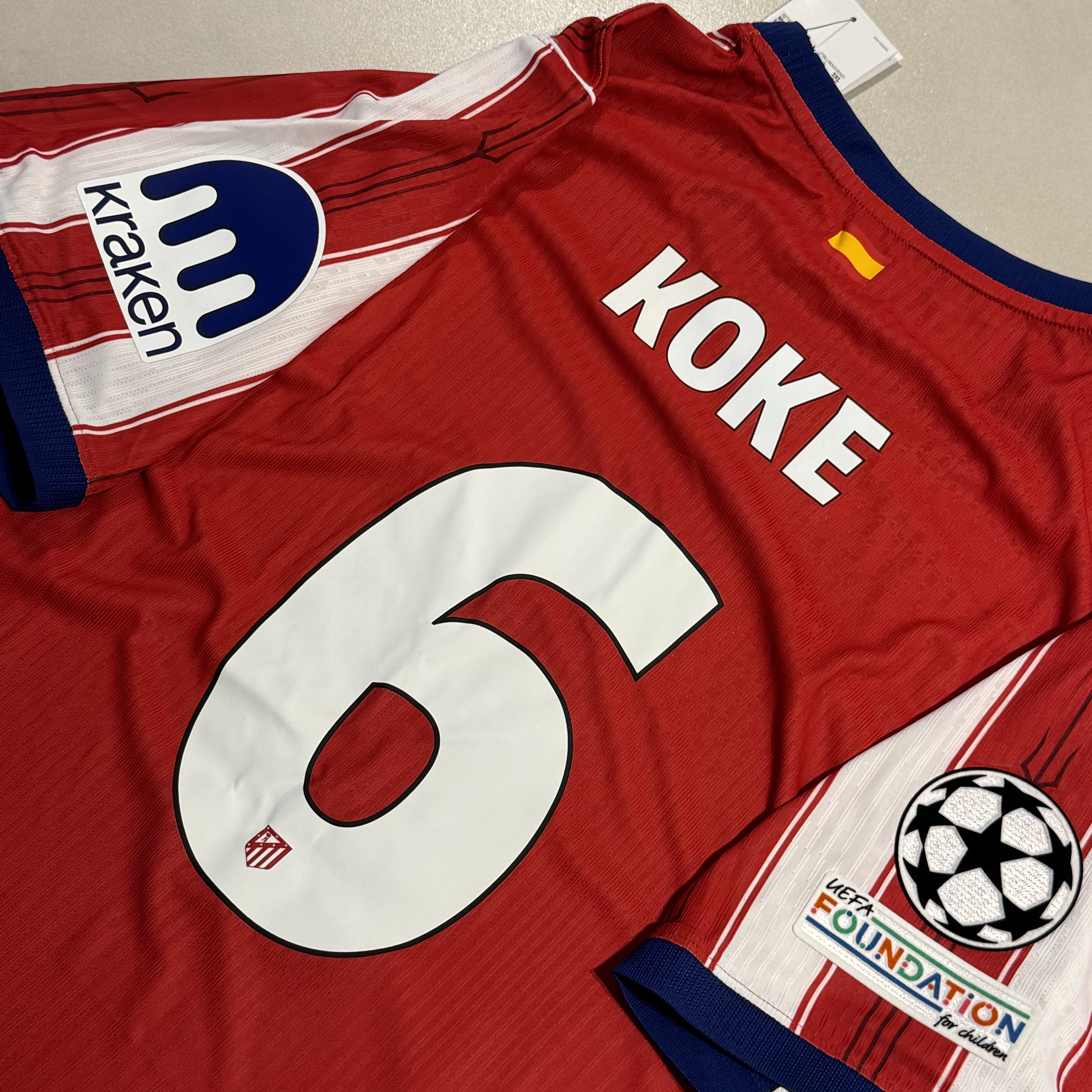 Nike Atletico Madrid 2026/27 Match Home Aero-Fit Authentic Jersey White University Red (II2740-101) (Non Marking Ver.), Nike Atletico Madrid 2026/27 Stadium Home Dri-Fit Replica Jersey White University Red (II1893-101) (Non Marking Ver.) 착용 스타일