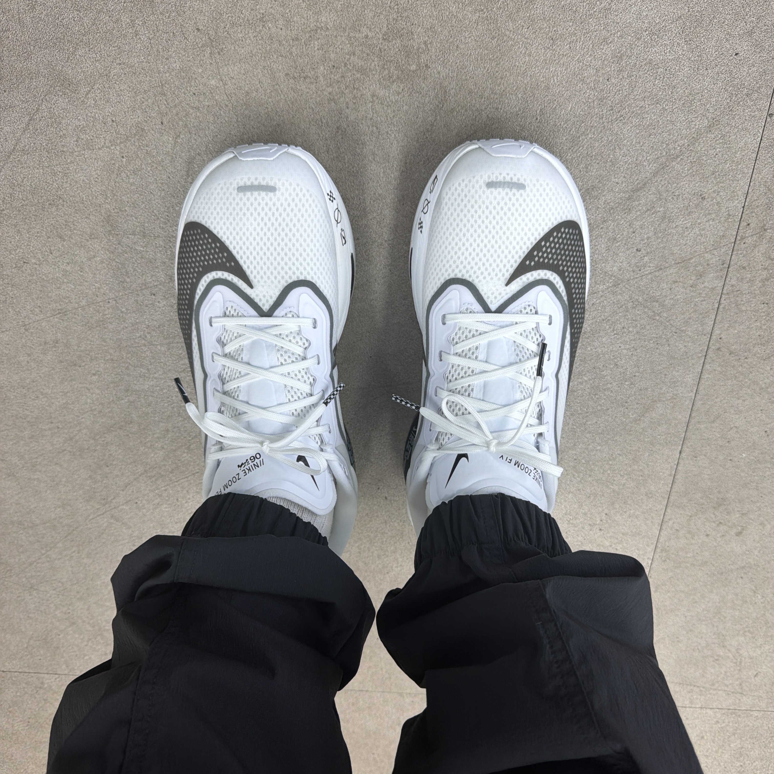 Nike Zoom Fly 6 White Smoke Grey 착용 스타일