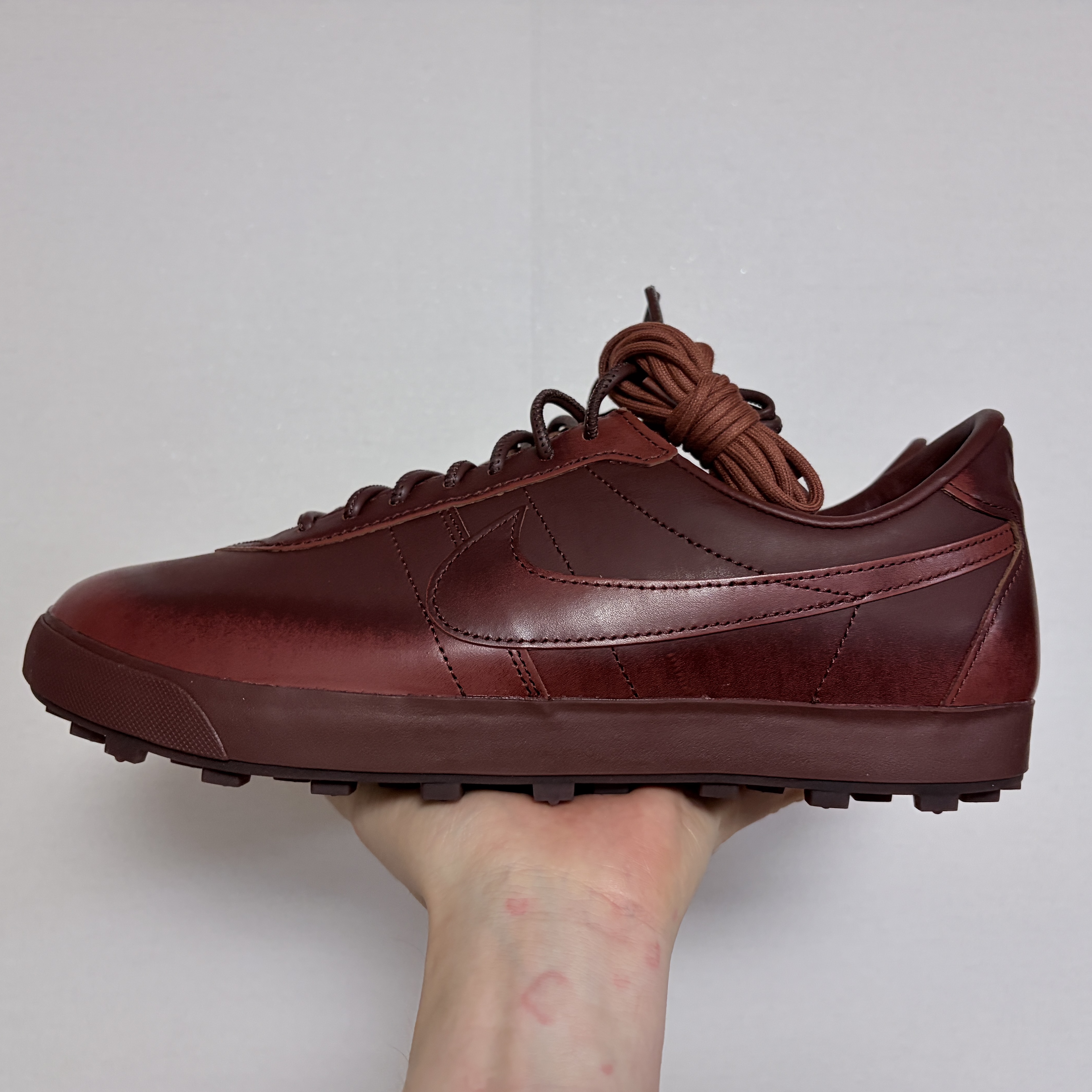 나이키 아스트로그래버 바크루트 브라운 착용 스타일 - 1