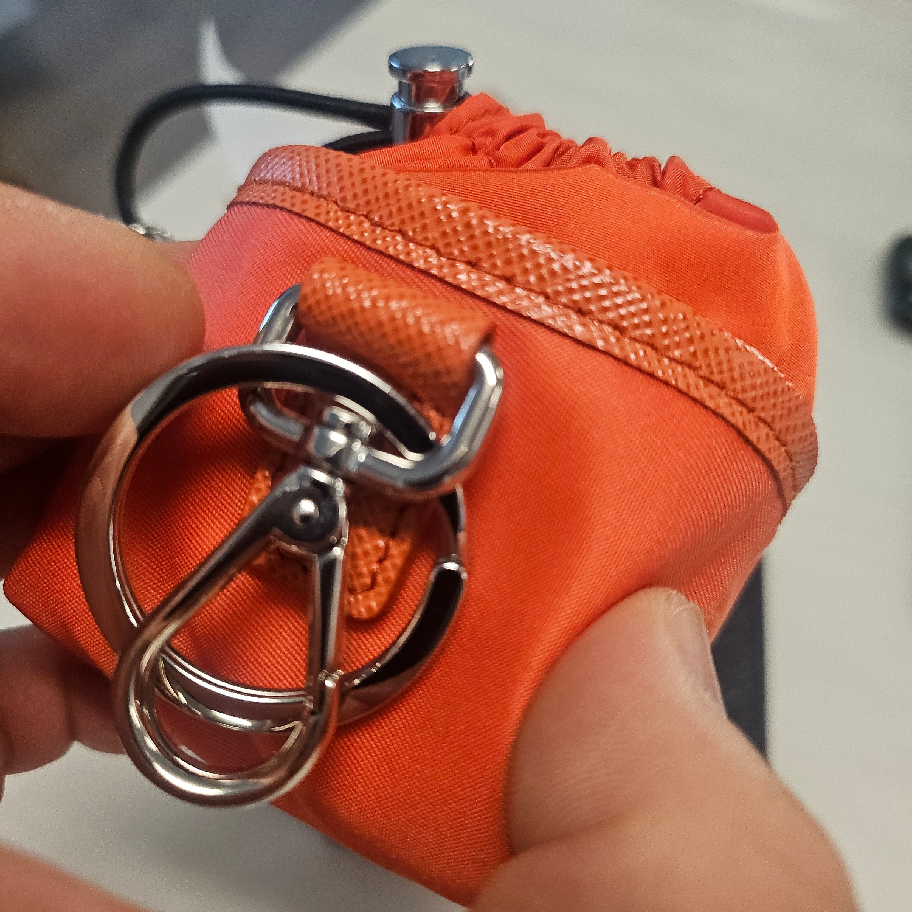 Prada Re-Nylon Mini Pouch Bag Charm Orange 착용 스타일 - 2