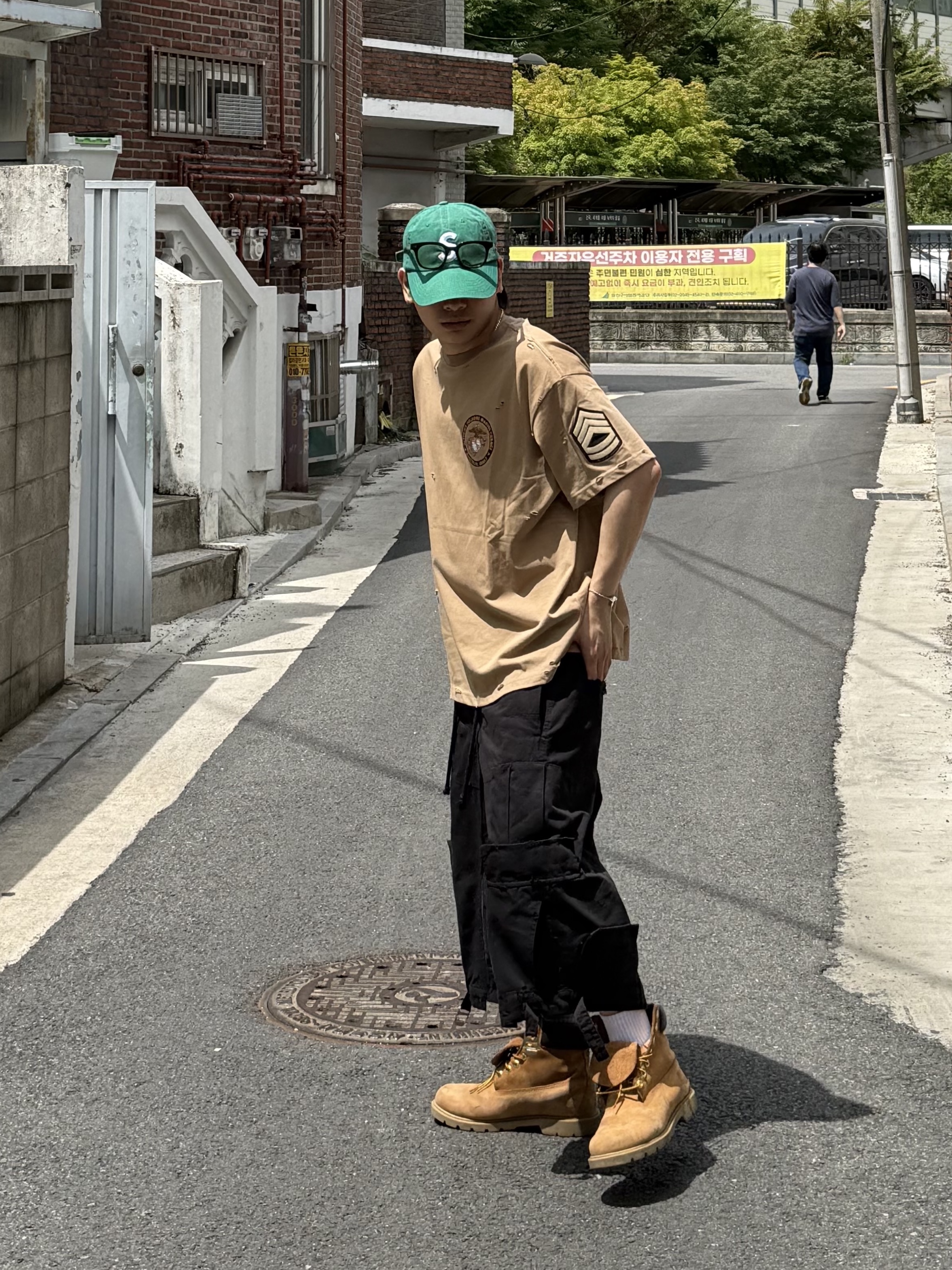 Protocol Index UpsideDown Cargo Shorts Black, Protocol Index USMC T-Shirt Beige 착용 스타일 - 1