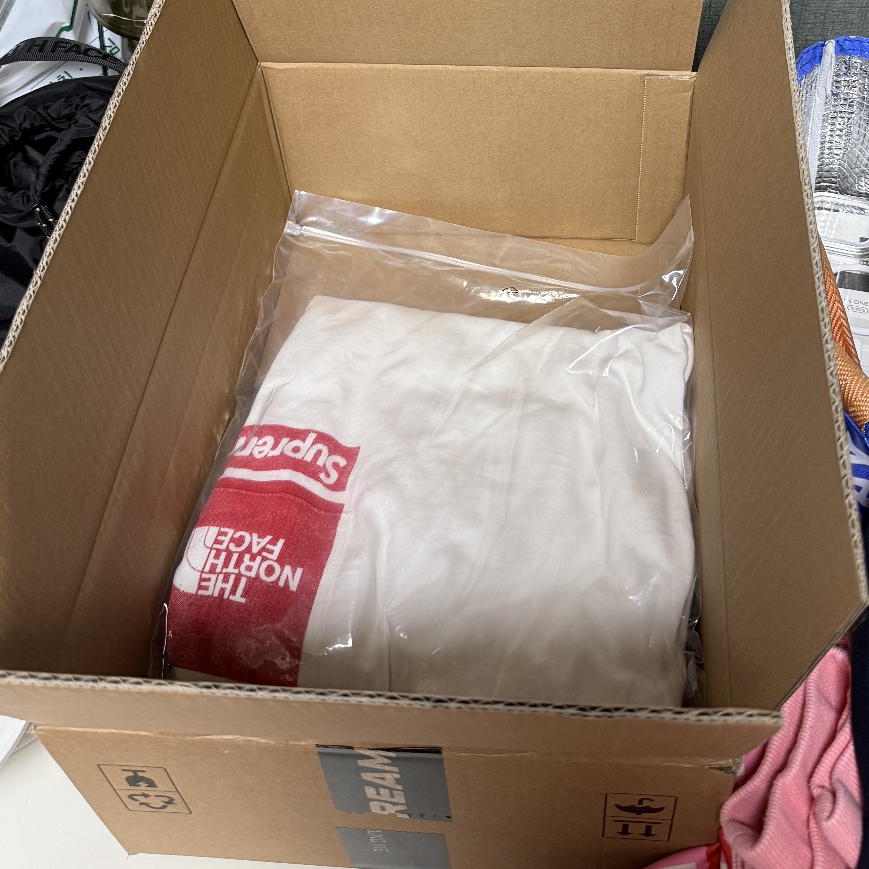 Supreme x The North Face Printed Pocket T-Shirt White - 23SS 착용 스타일