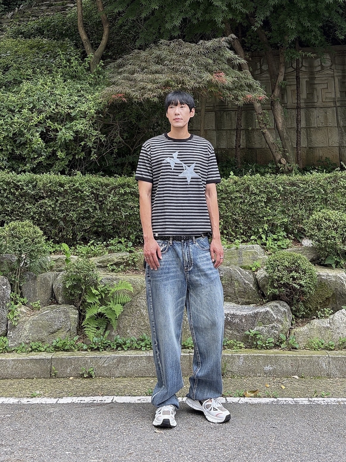 [KREAM 단독] CAVISH Striped Twin Star Ringer SS Tee Black 착용 스타일 - 1