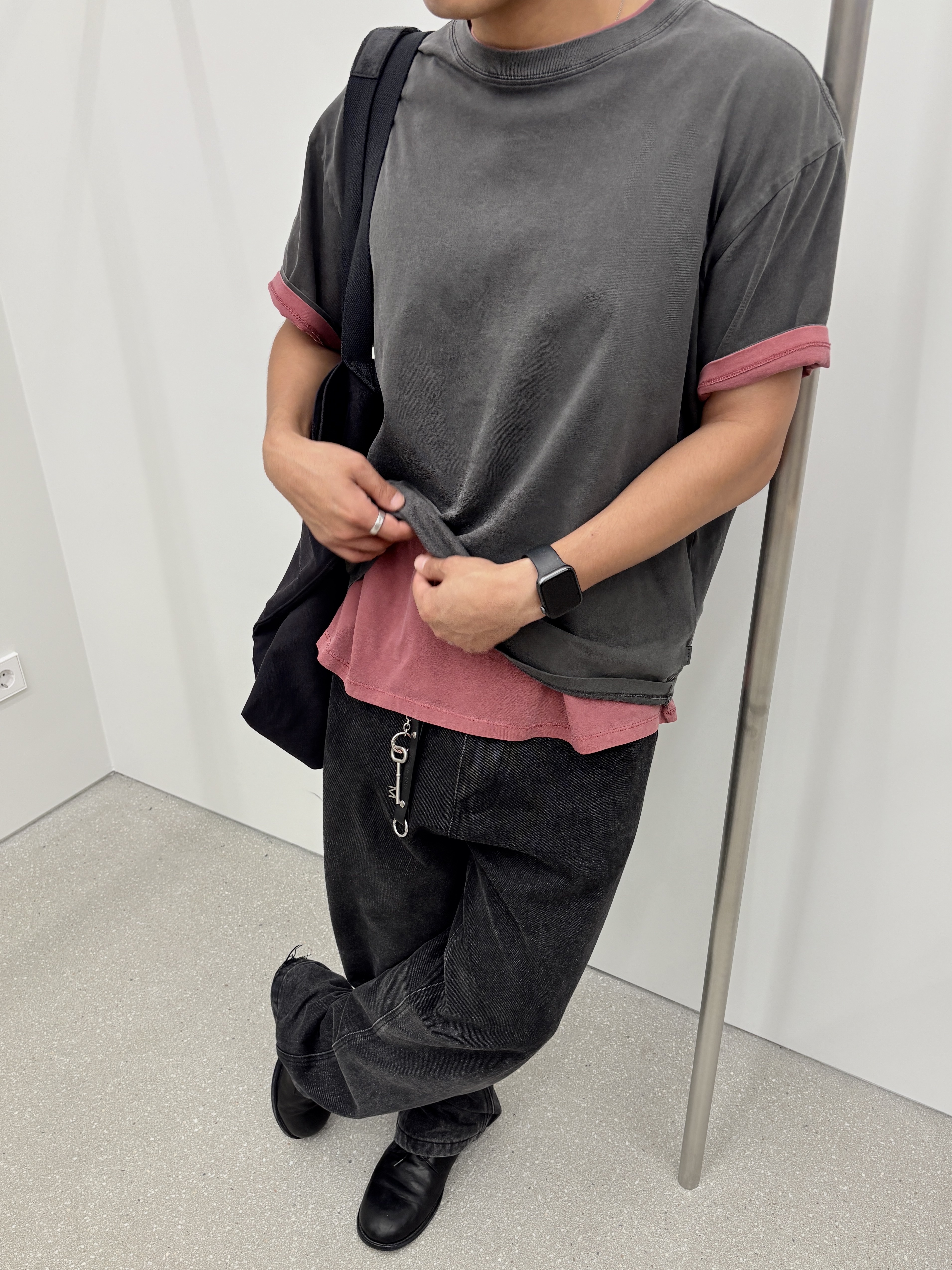 Millo Archive Essential Pigment Dyeing T-Shirt Indigo Red, Millo Archive Essential Pigment Dyeing T-Shirt Charcoal 착용 스타일 - 3