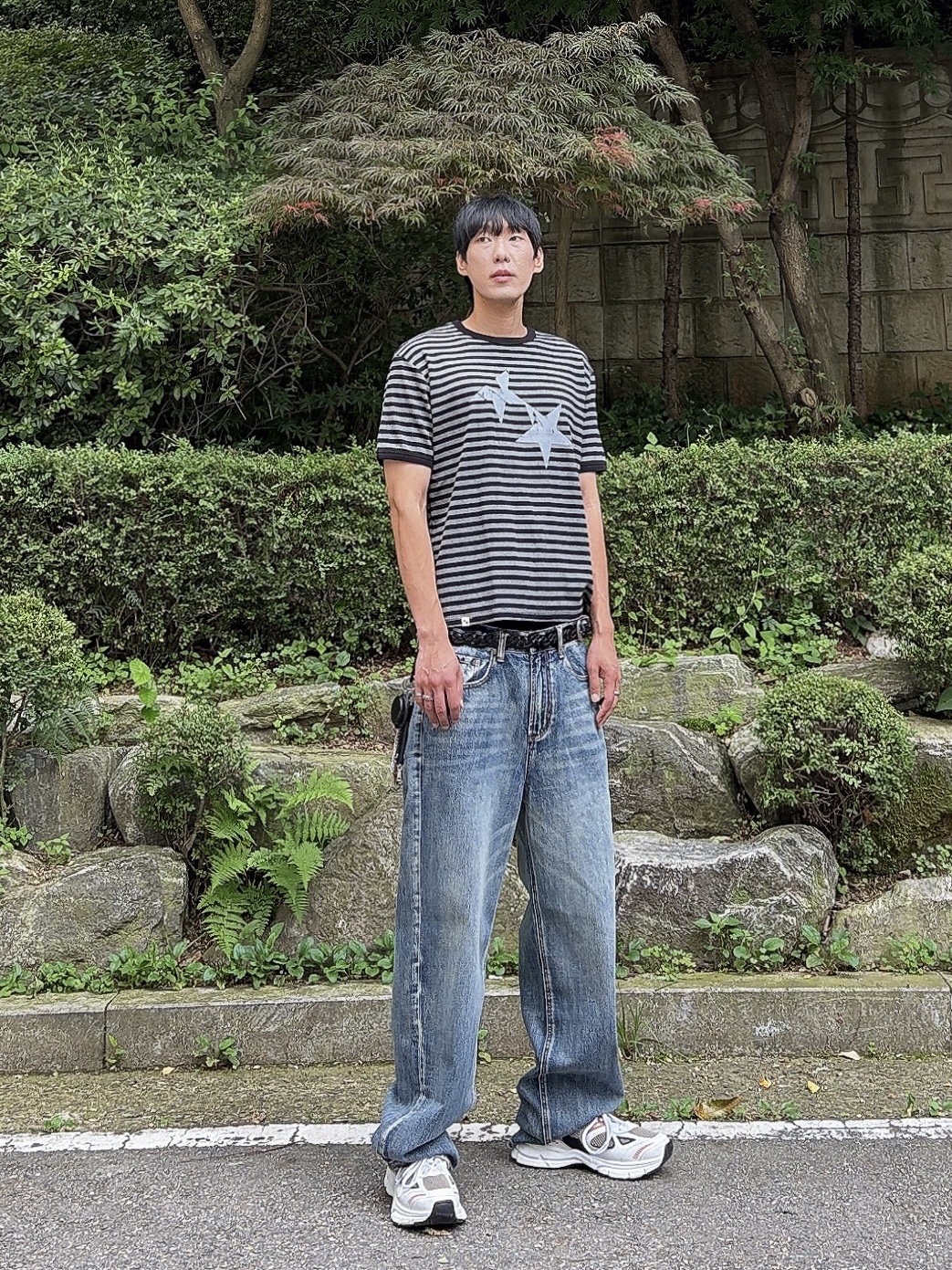 [KREAM 단독] CAVISH Striped Twin Star Ringer SS Tee Black 착용 스타일 - 4