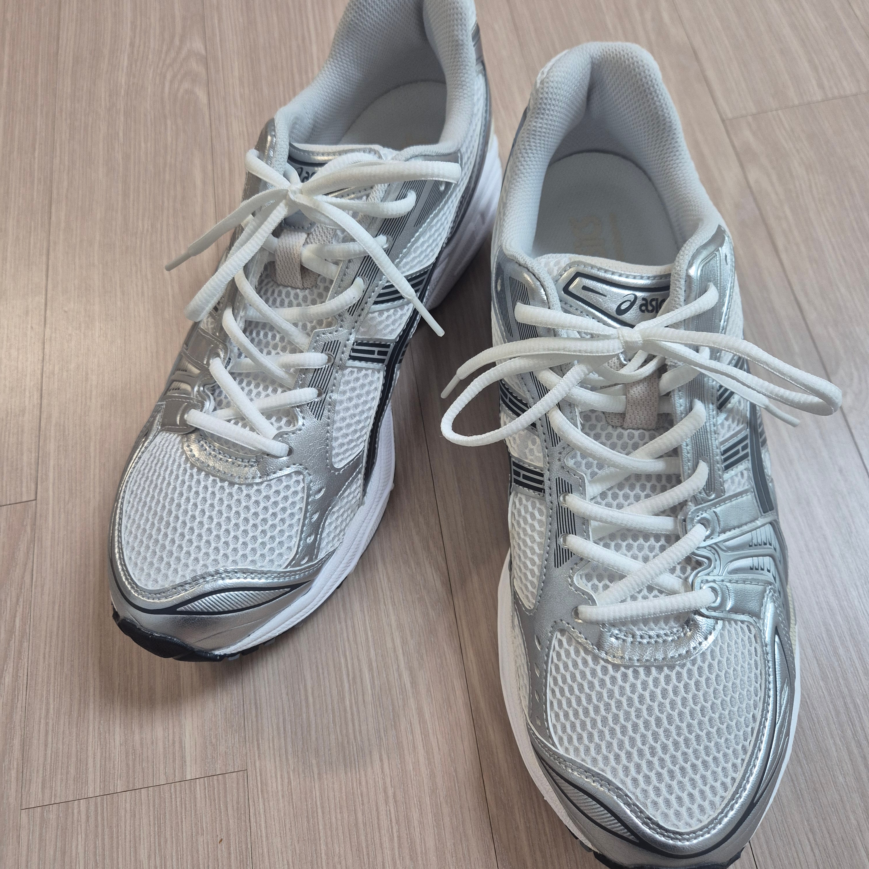 Asics Gel-Kayano 14 White Graphite Grey 착용 스타일 - 3