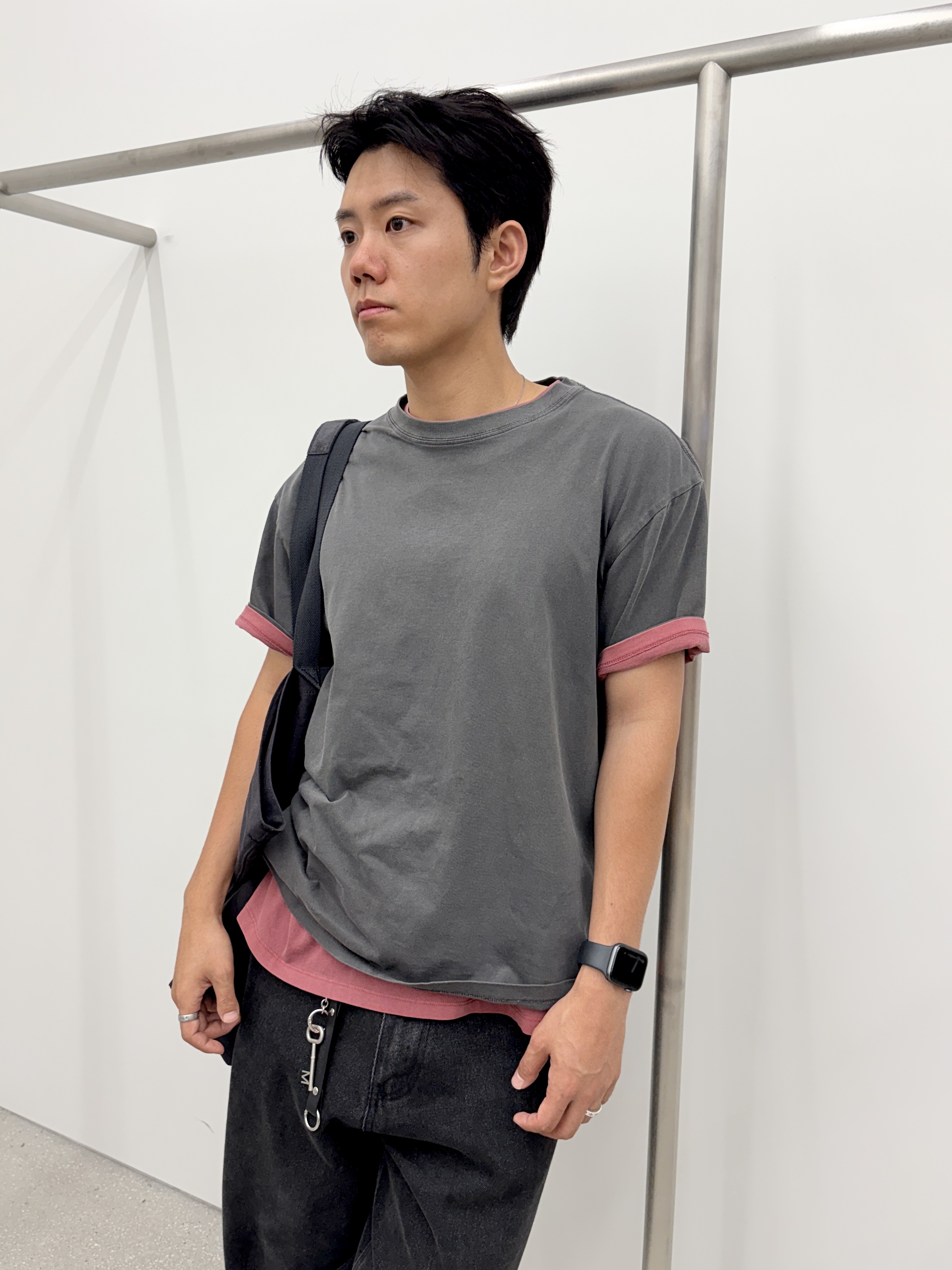 Millo Archive Essential Pigment Dyeing T-Shirt Indigo Red, Millo Archive Essential Pigment Dyeing T-Shirt Charcoal 착용 스타일 - 2