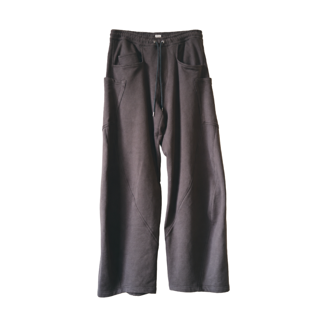코키 3D 컷팅 스웻 팬츠 차콜 - 26FW(Khoki 3D Cutting Sweat Pants Charcoal - 26FW)