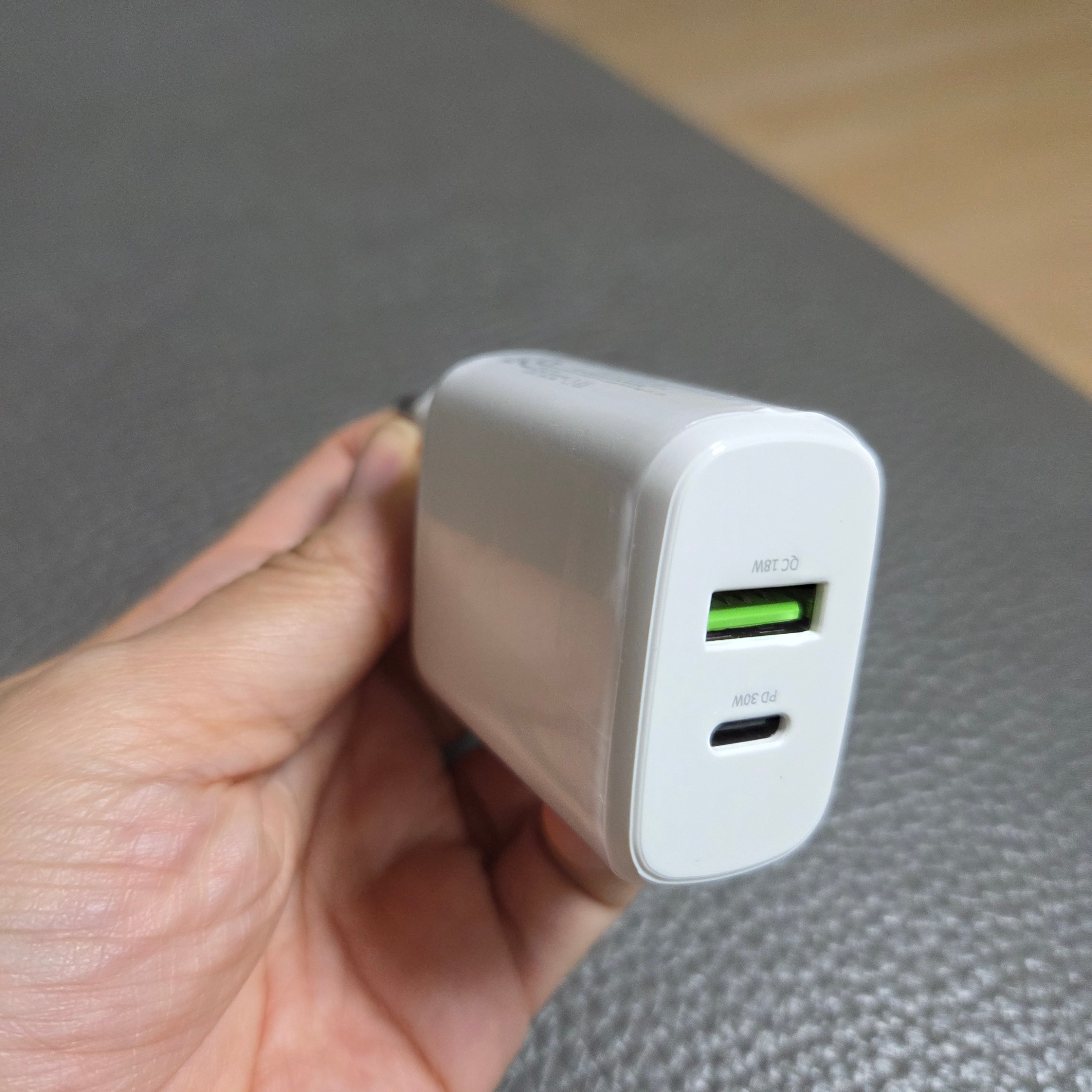 SINJIMORU GaN 30W Quick Dual Port Charger USB-C PD PPS iPhone Galaxy Adapter White 착용 스타일