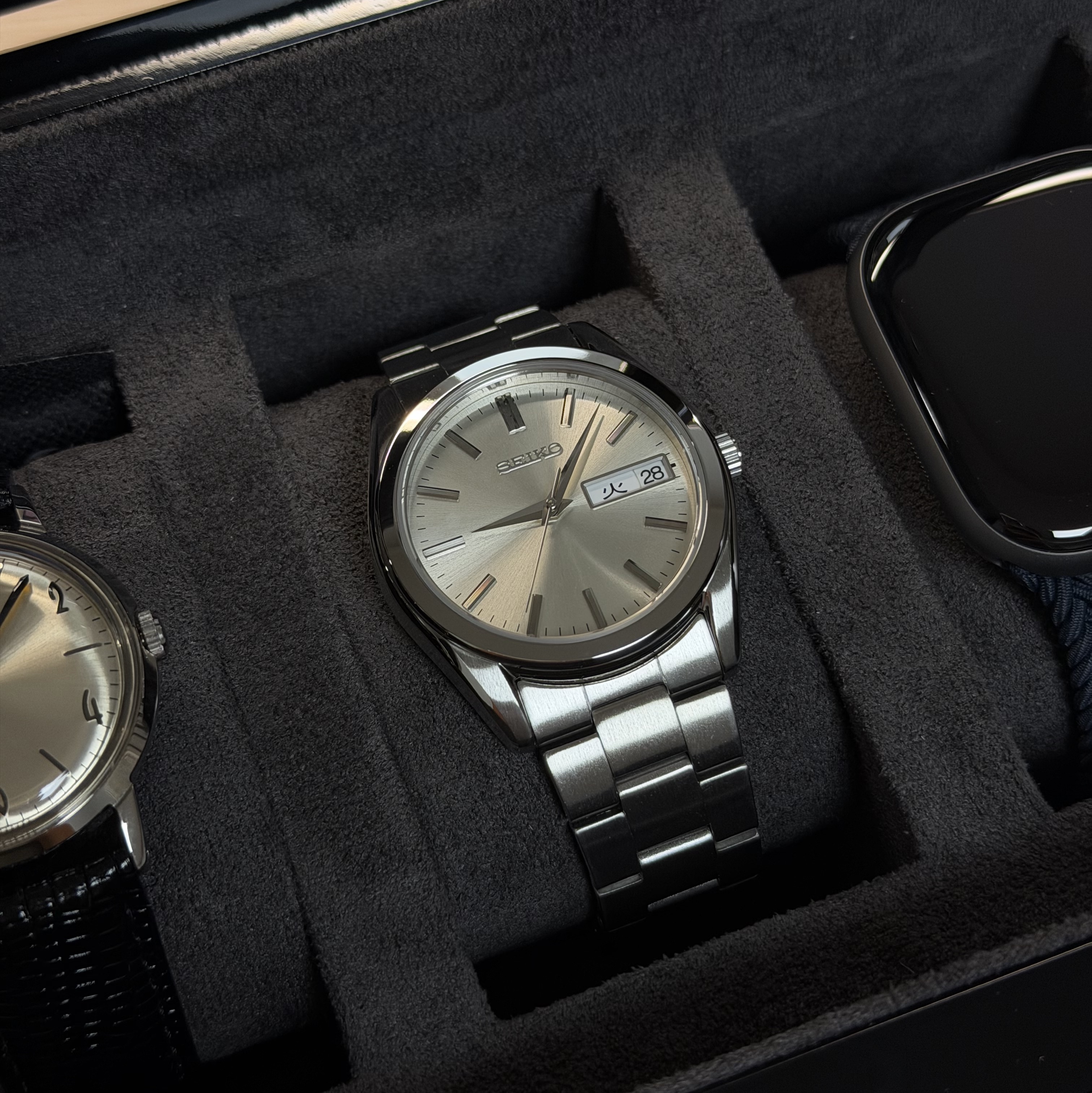 Seiko SBTH007 Silver, Timex Marlin OG 34mm Leather Strap Watch Black Silver 착용 스타일 - 1