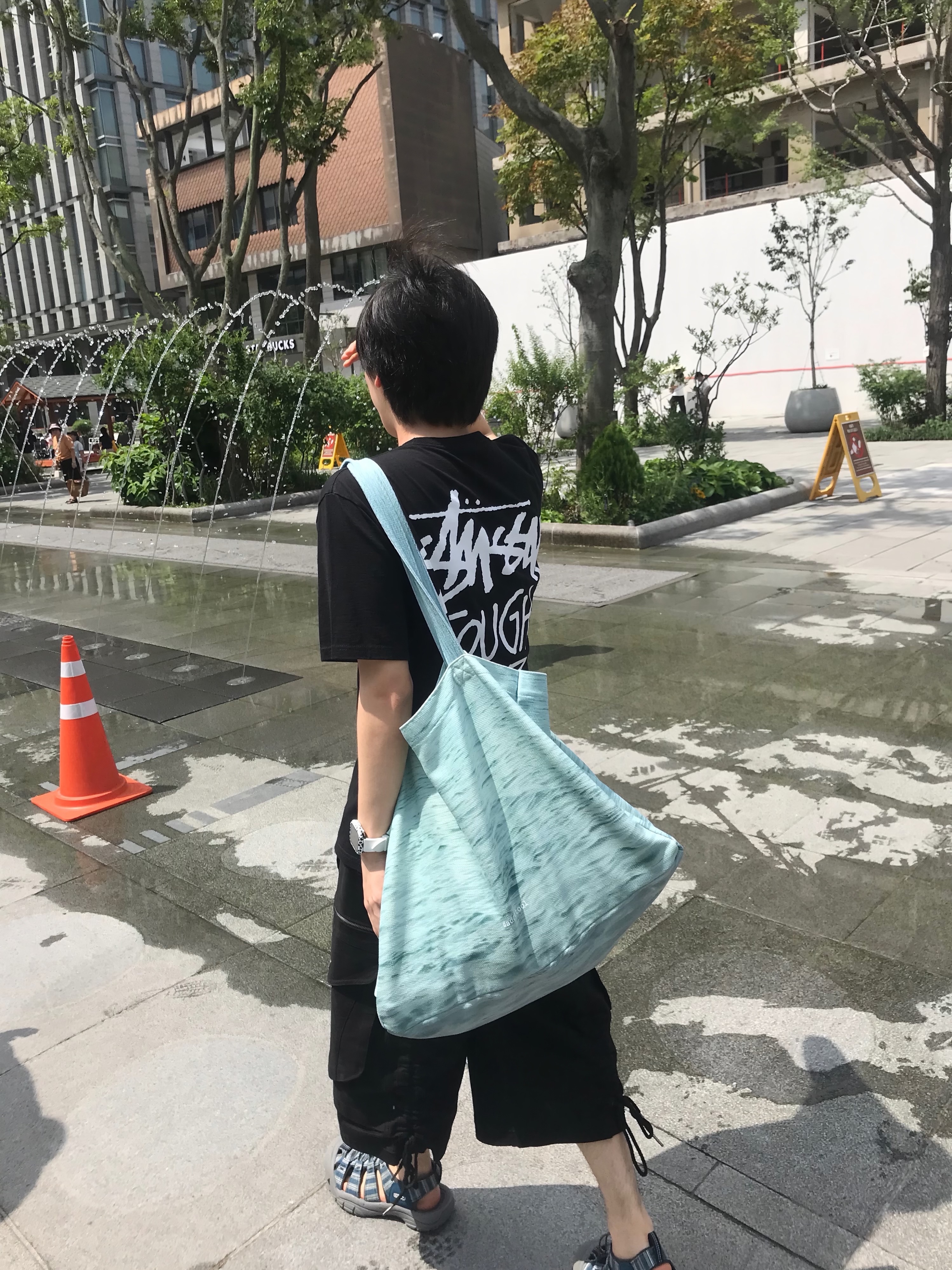 Keen x Yeseyesee Newport H2 New Wave Of Adventure, Stussy Tough Gear T-Shirt Black 착용 스타일