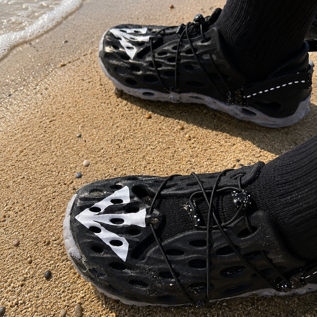 Merrell x Eastlogue Hydro Moc AT Cage Black White 착용 스타일