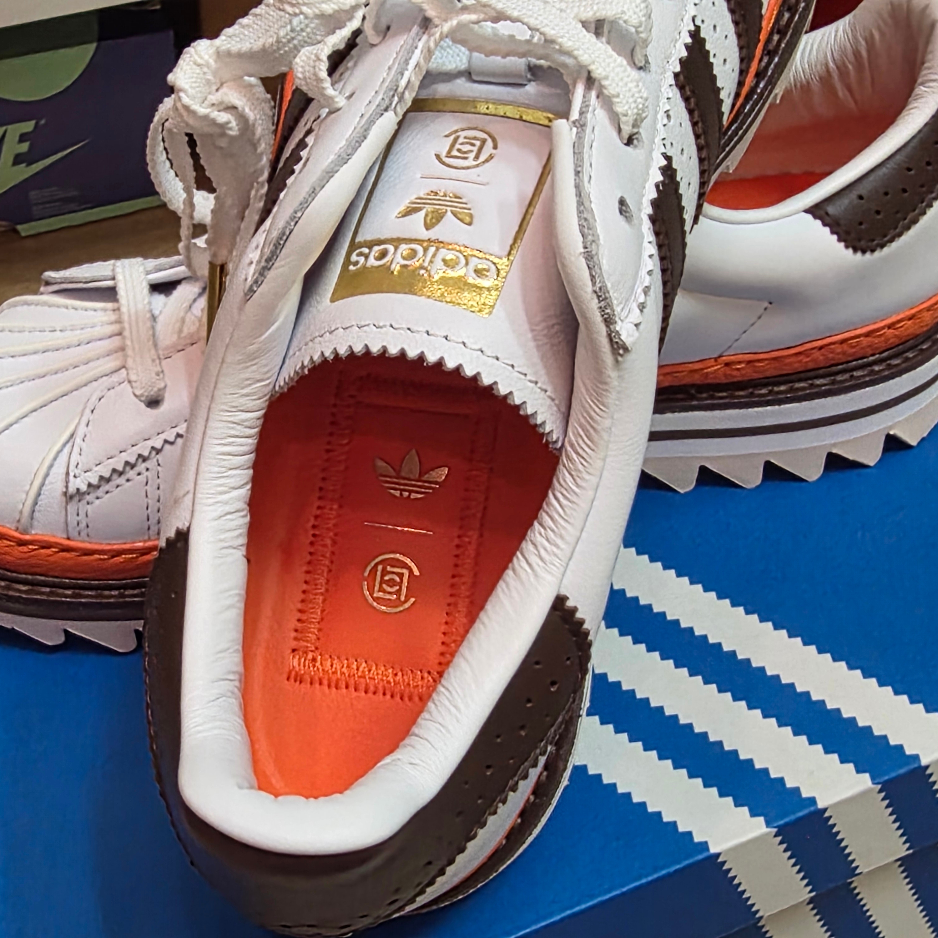 Adidas x Clot Superstar Footwear White Coffee 착용 스타일 - 4