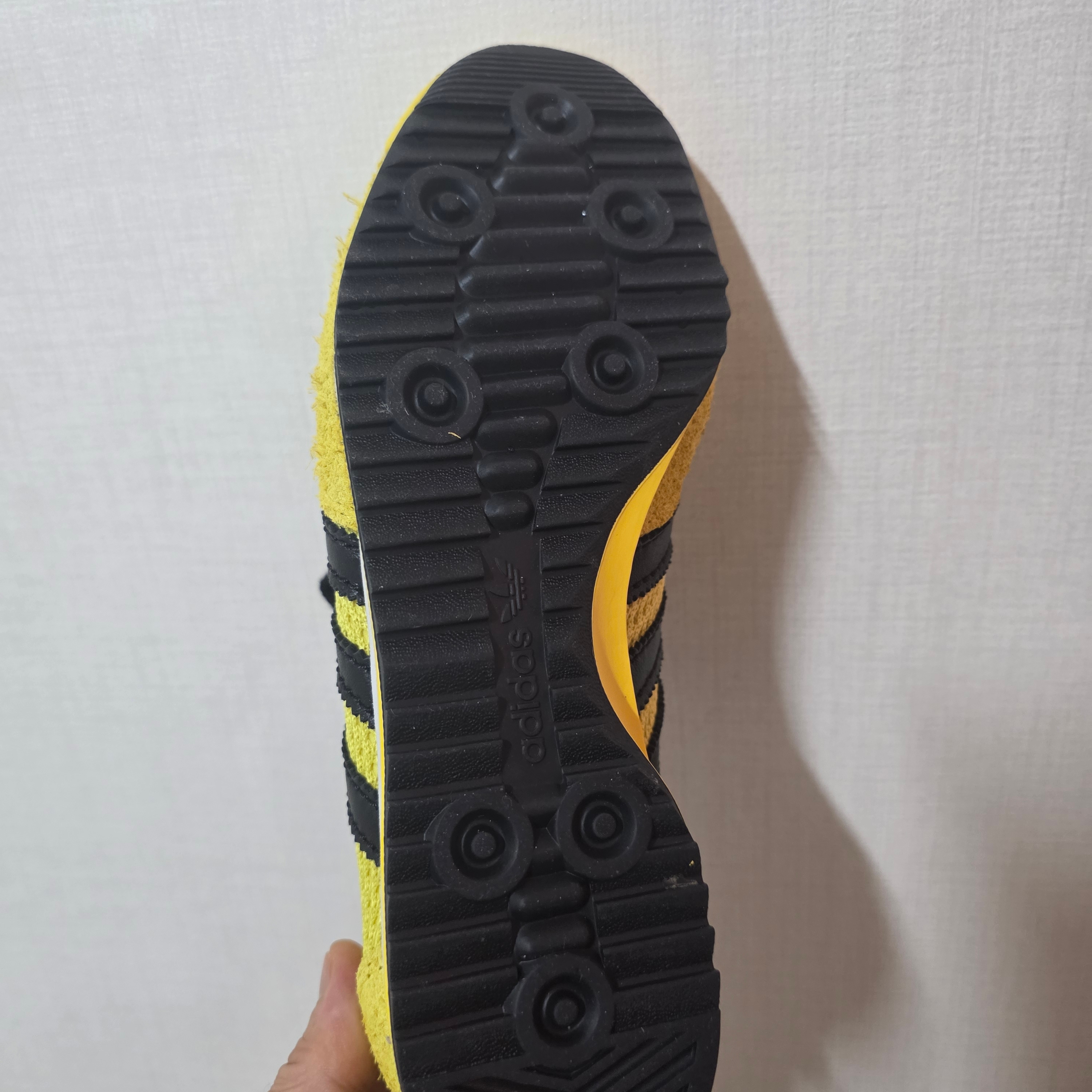 Adidas x Wales Bonner SL 76 Yellow Core Black, Nike Everyday Lightweight Training Crew Socks Black (3 Pack/Korean Ver.) 착용 스타일 - 5