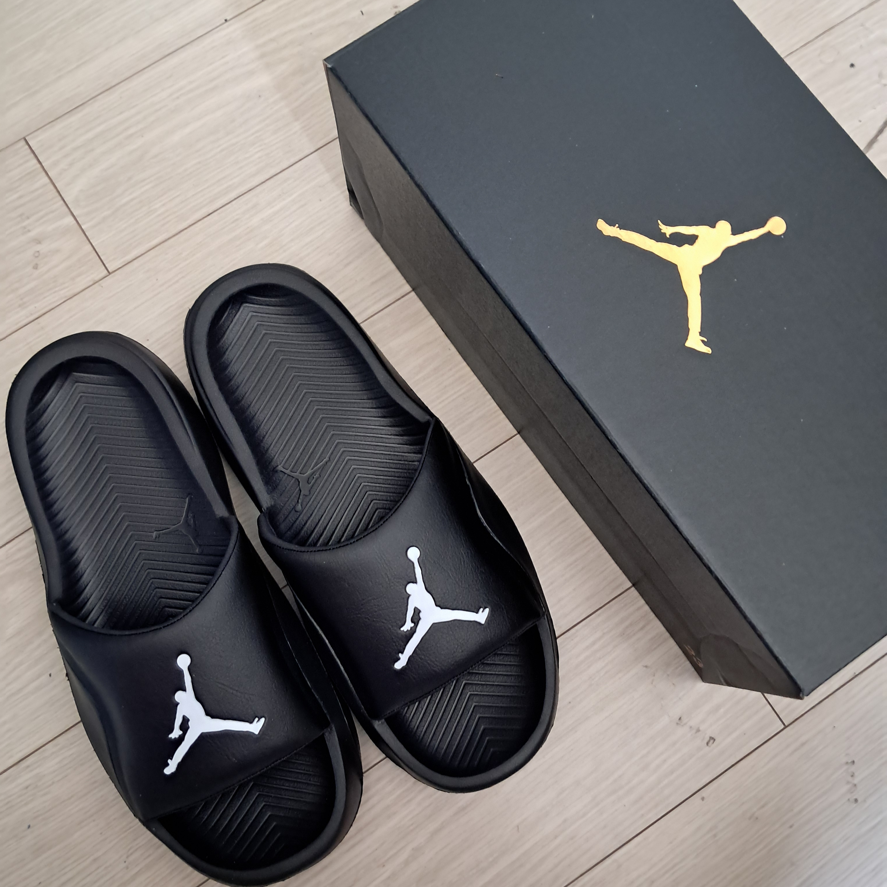 Jordan Franchise Slide Black White 착용 스타일 - 1