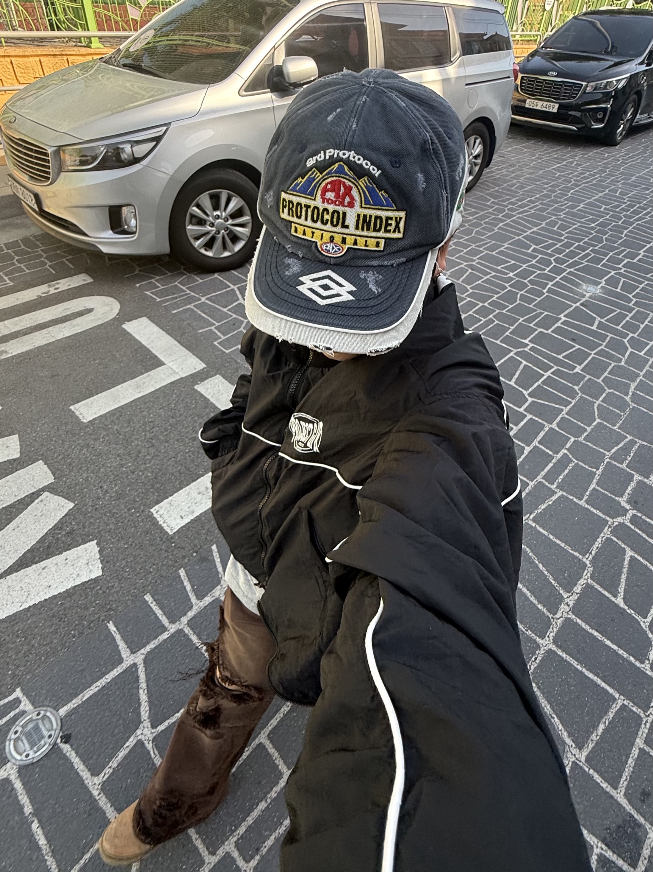 Protocol Index Racing Cap Navy, Project G/R Upside Down Track Jacket Black 착용 스타일 - 1