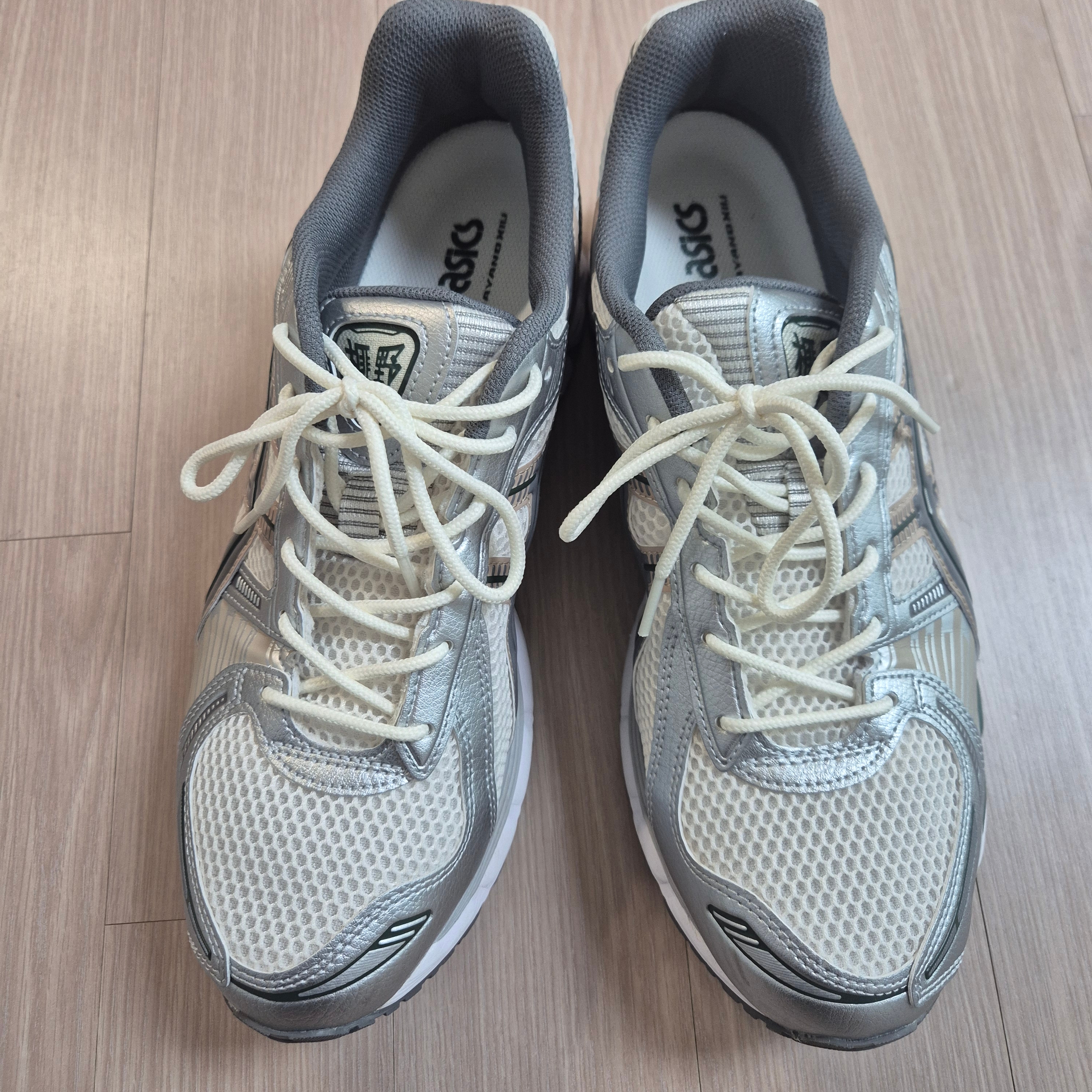 Asics Gel-Kayano 12.1 Cream Carbon 착용 스타일 - 3