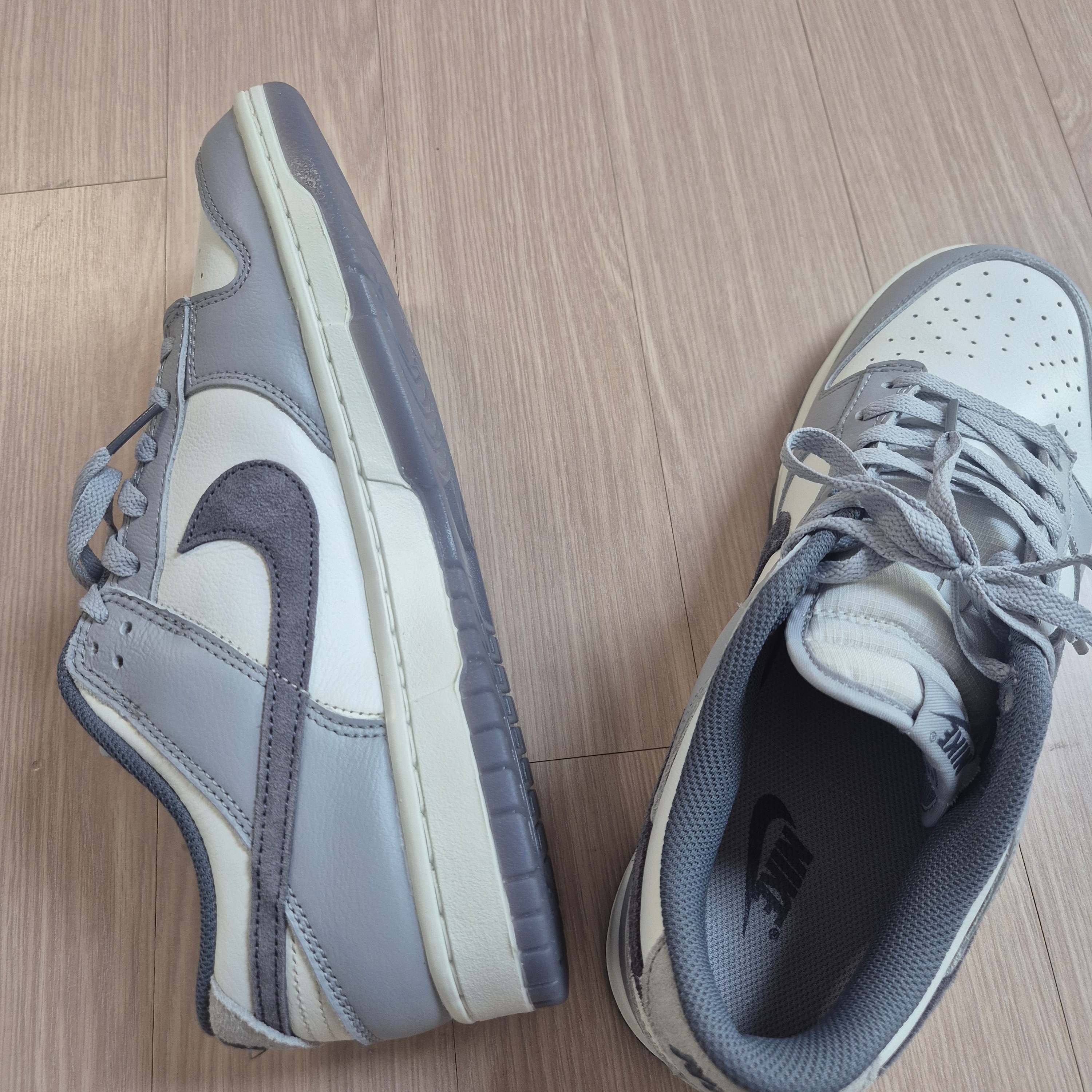 Nike Dunk Low Retro SE White Light Carbon 착용 스타일 - 2