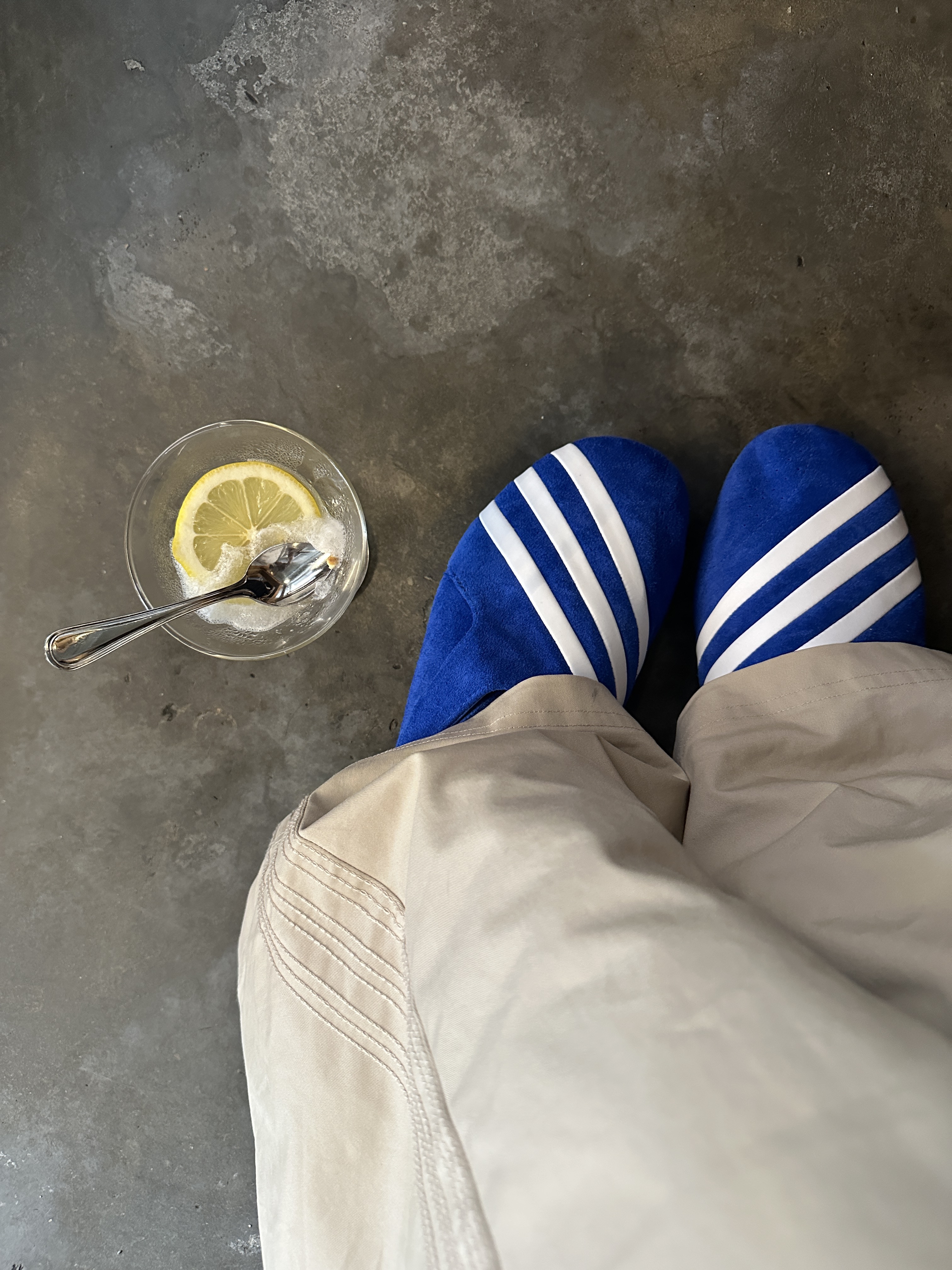 Adidas x Pharrell Williams Virginia Vario Flat Earther Blue Cloud White 착용 스타일 - 3