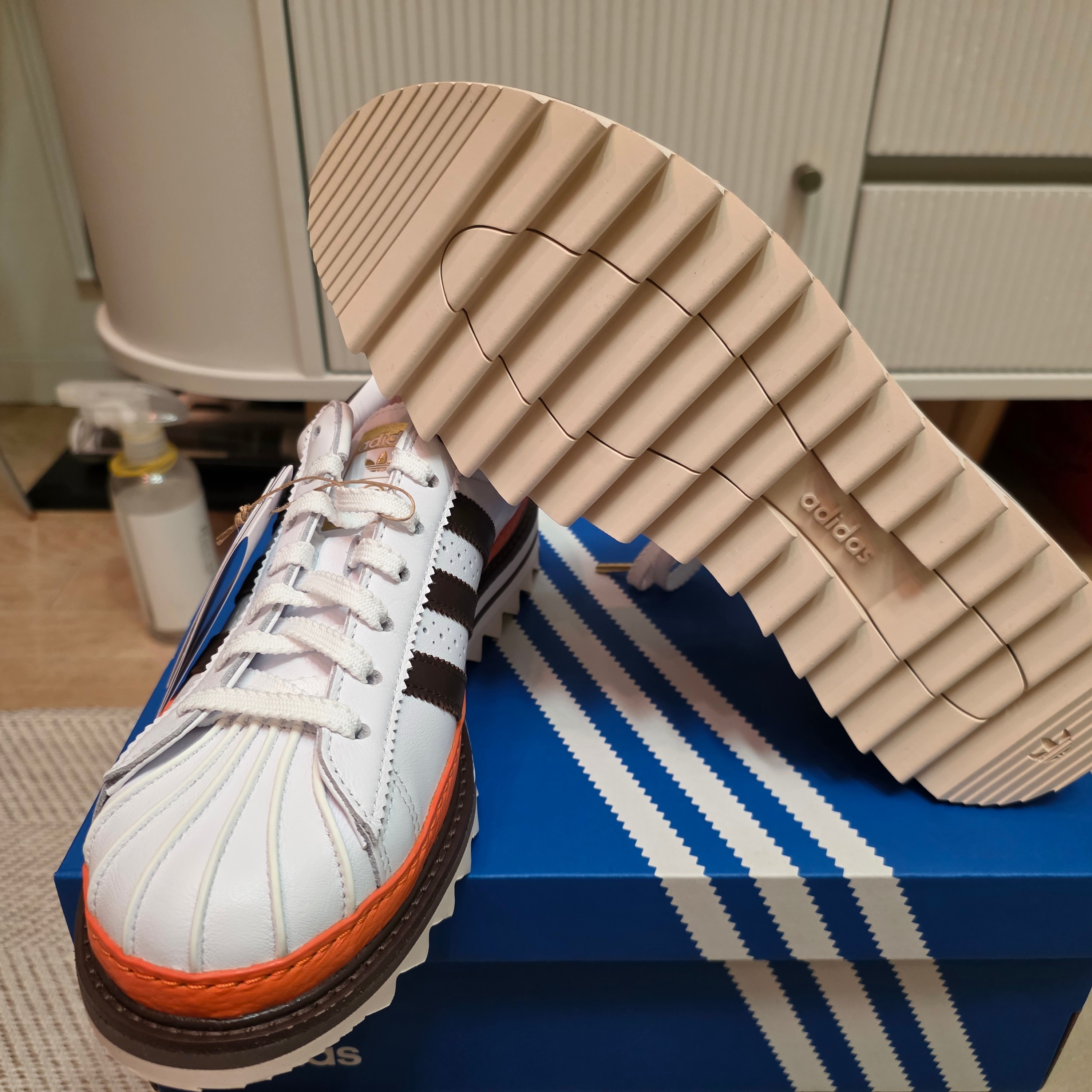 Adidas x Clot Superstar Footwear White Coffee 착용 스타일 - 5
