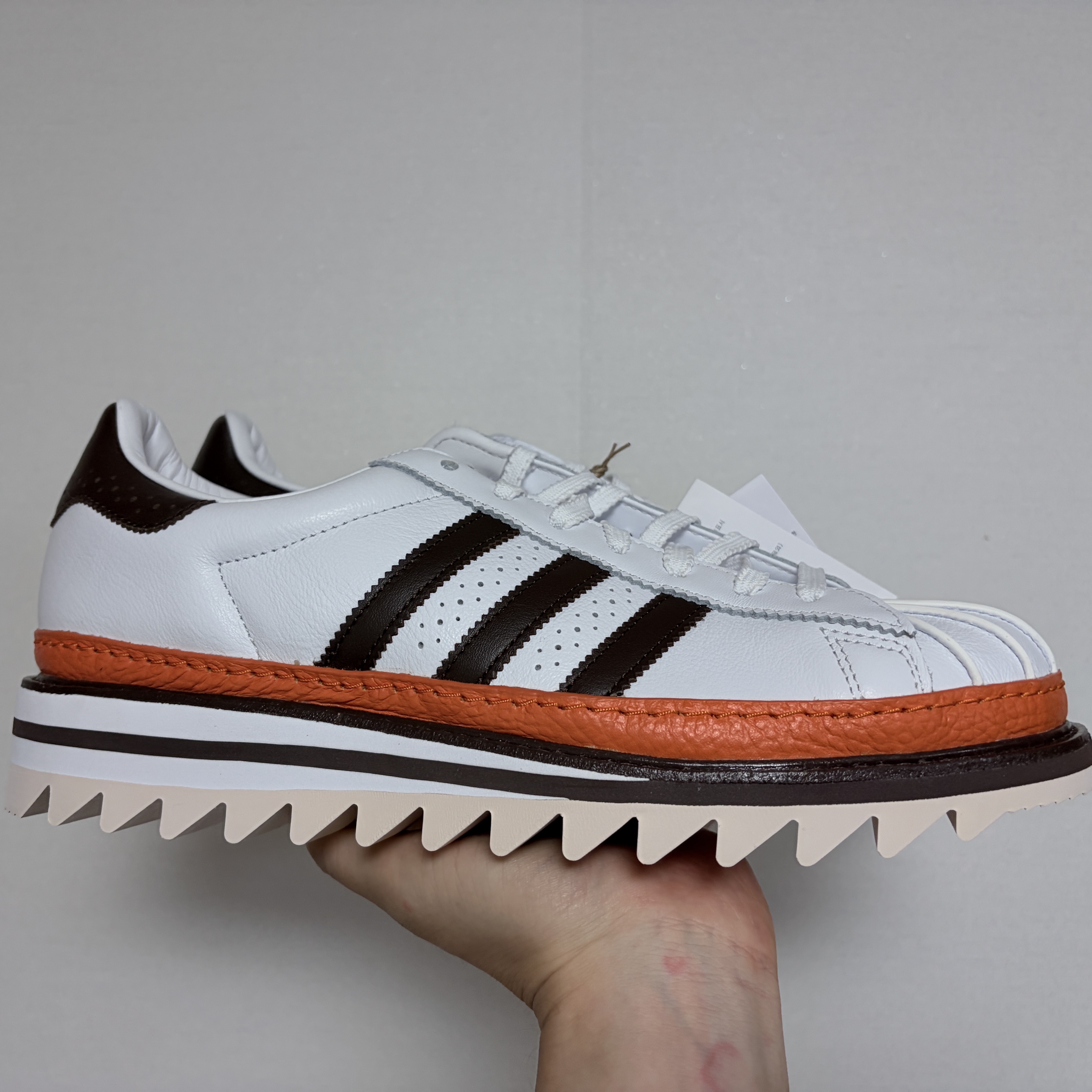 Adidas x Clot Superstar Footwear White Coffee 착용 스타일 - 1