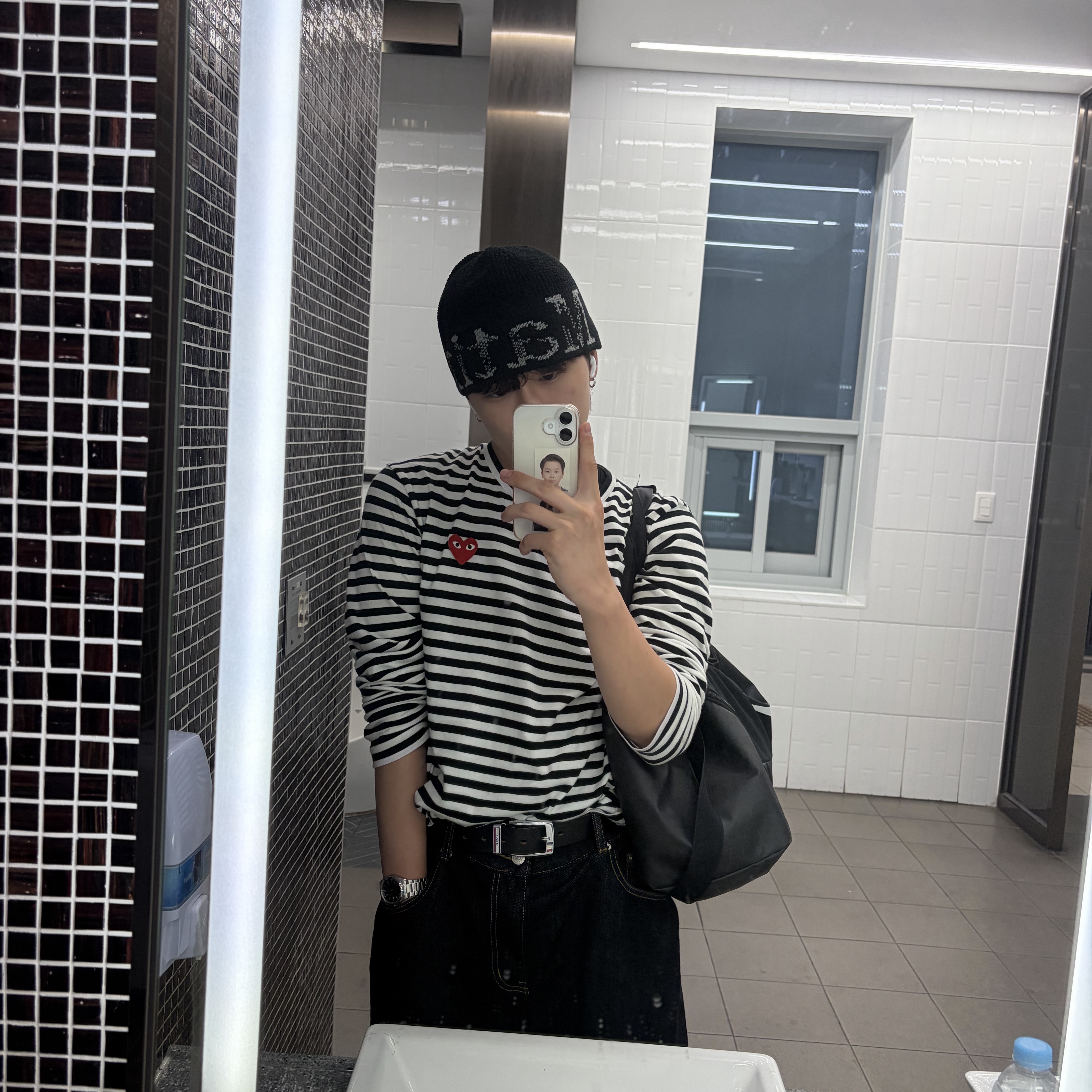 Matin Kim Cracked Logo Light Bucket Beanie In Black, Play Comme des Garcons Striped LS T-Shirt Black White 착용 스타일