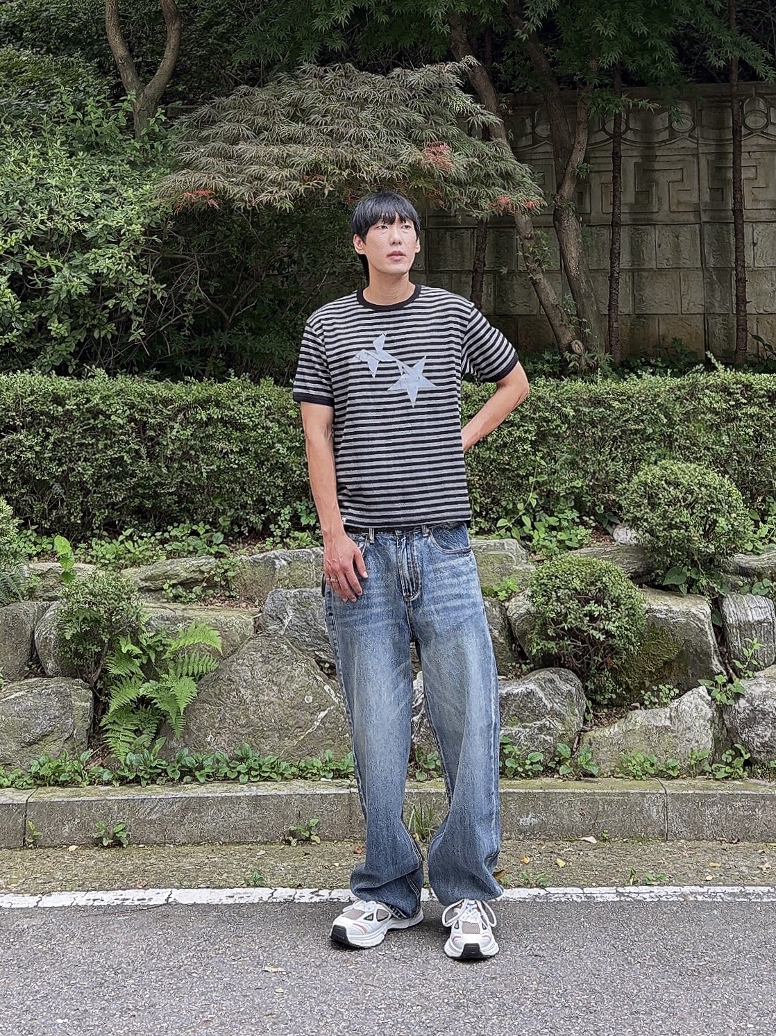 [KREAM 단독] CAVISH Striped Twin Star Ringer SS Tee Black 착용 스타일 - 3