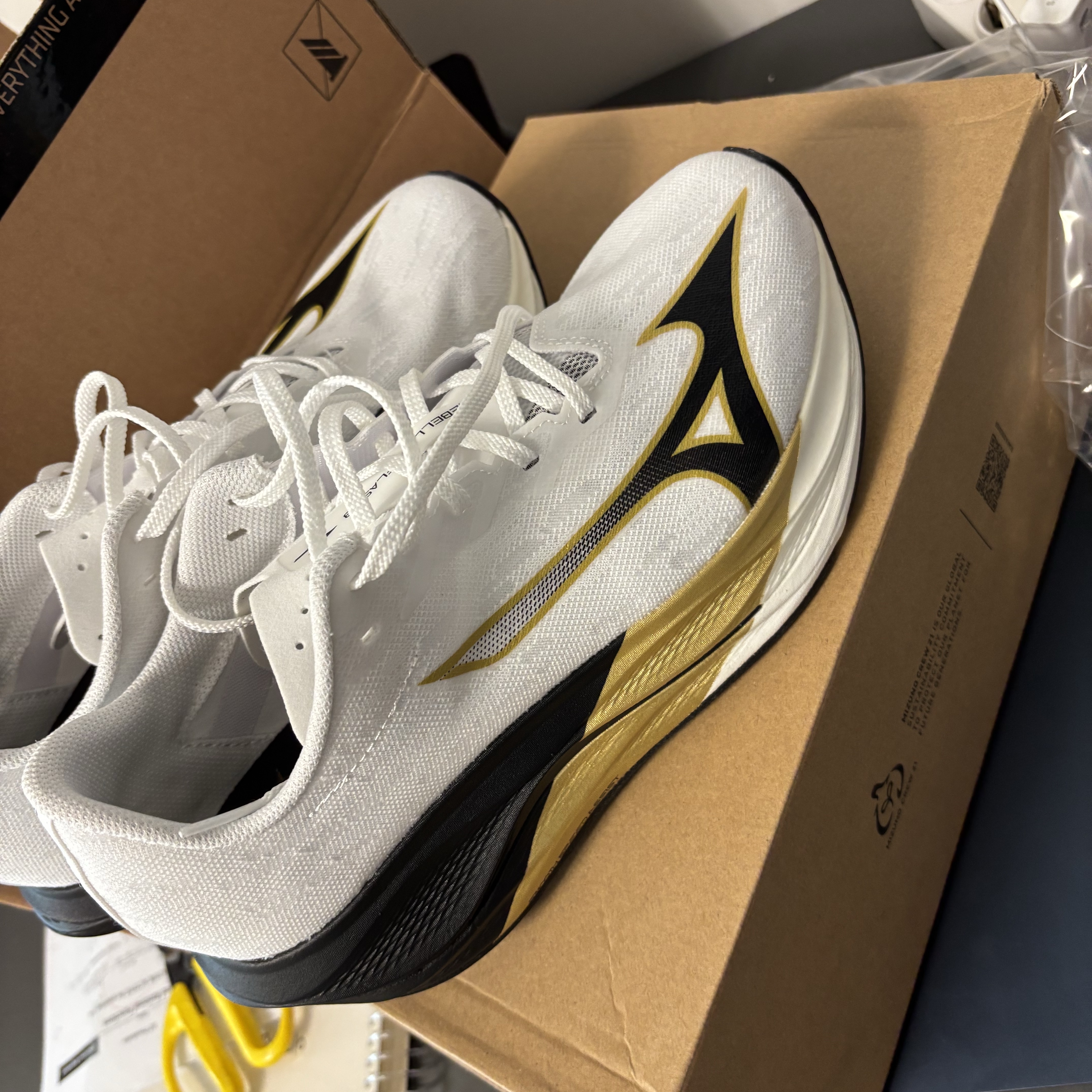 Mizuno Wave Rebellion Flash 3 White Gold 착용 스타일