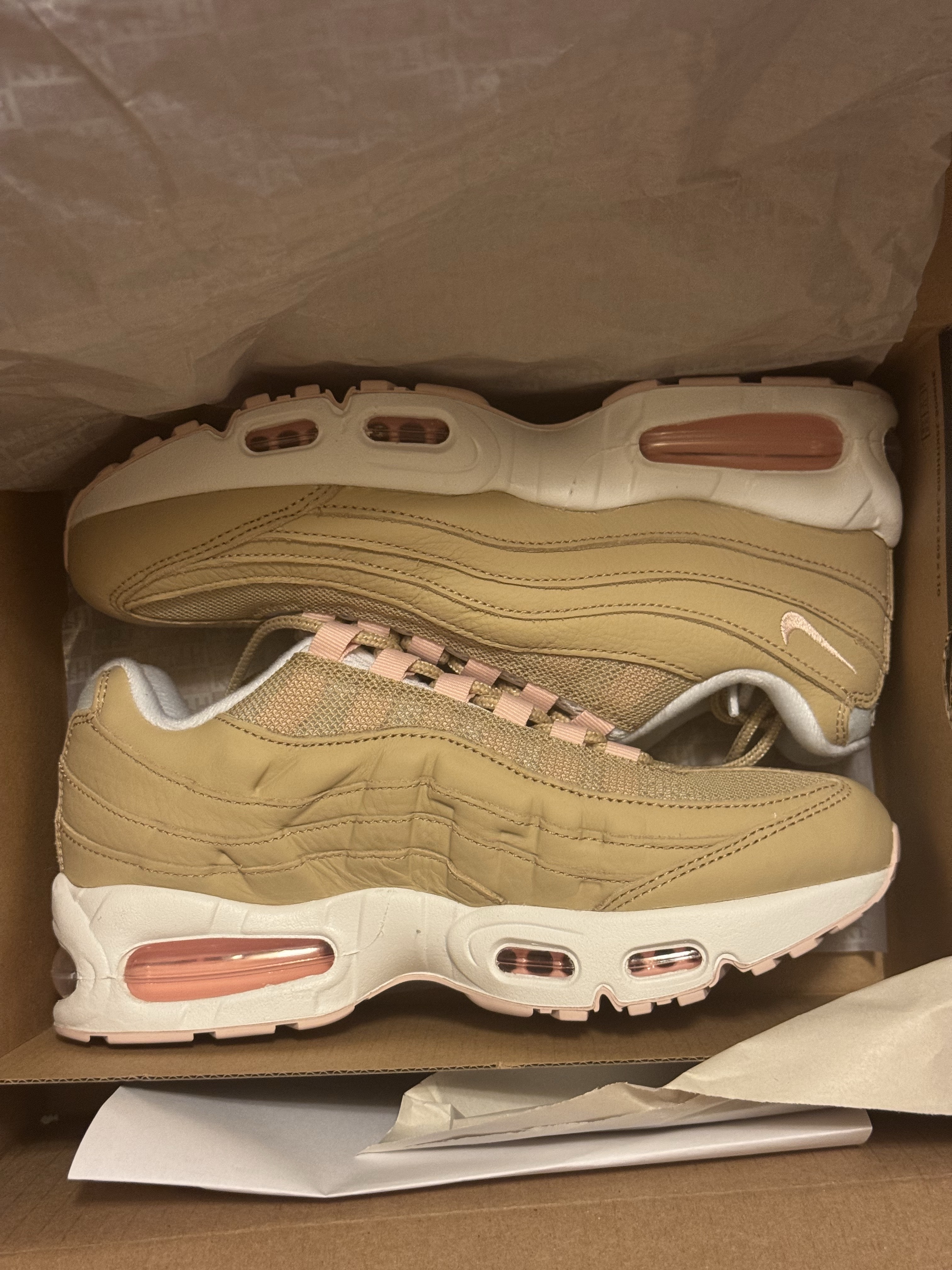 (GS) Nike x Kith Air Max 95 Linen 2026 Atmosphere White, Palace x Nike England Dri-Fit Strike Drill Top Pewter Grey Cool Grey 착용 스타일 - 2