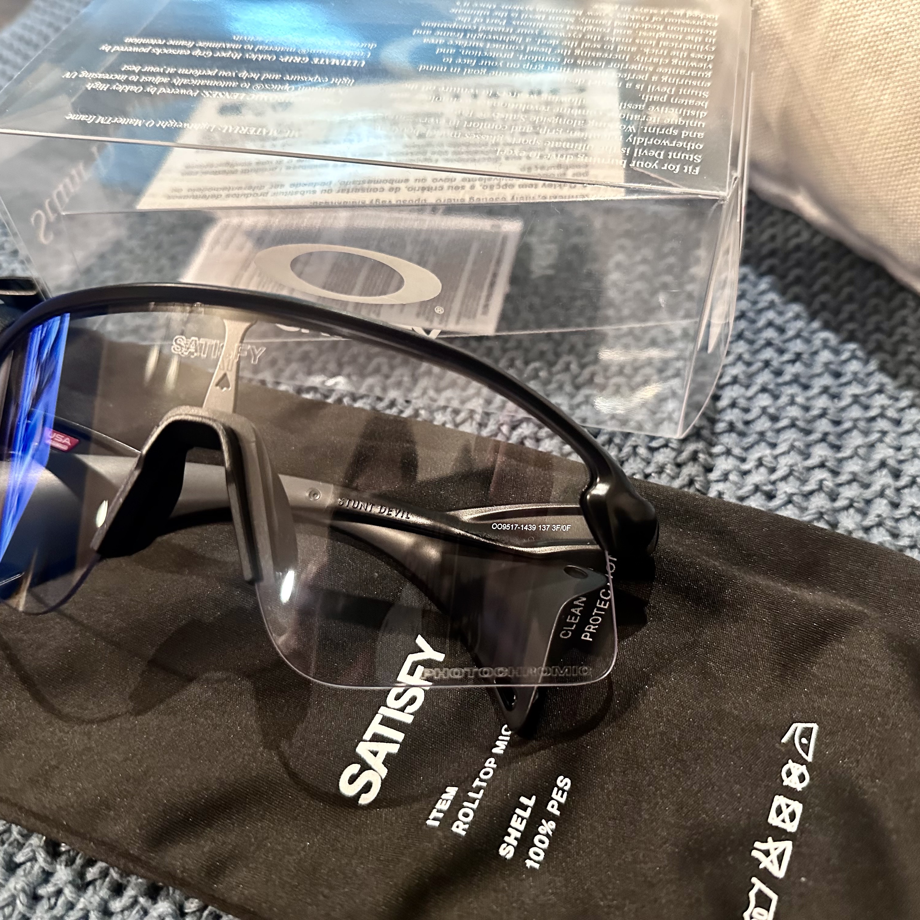 Oakley x Satisfy Stunt Devil Black 착용 스타일