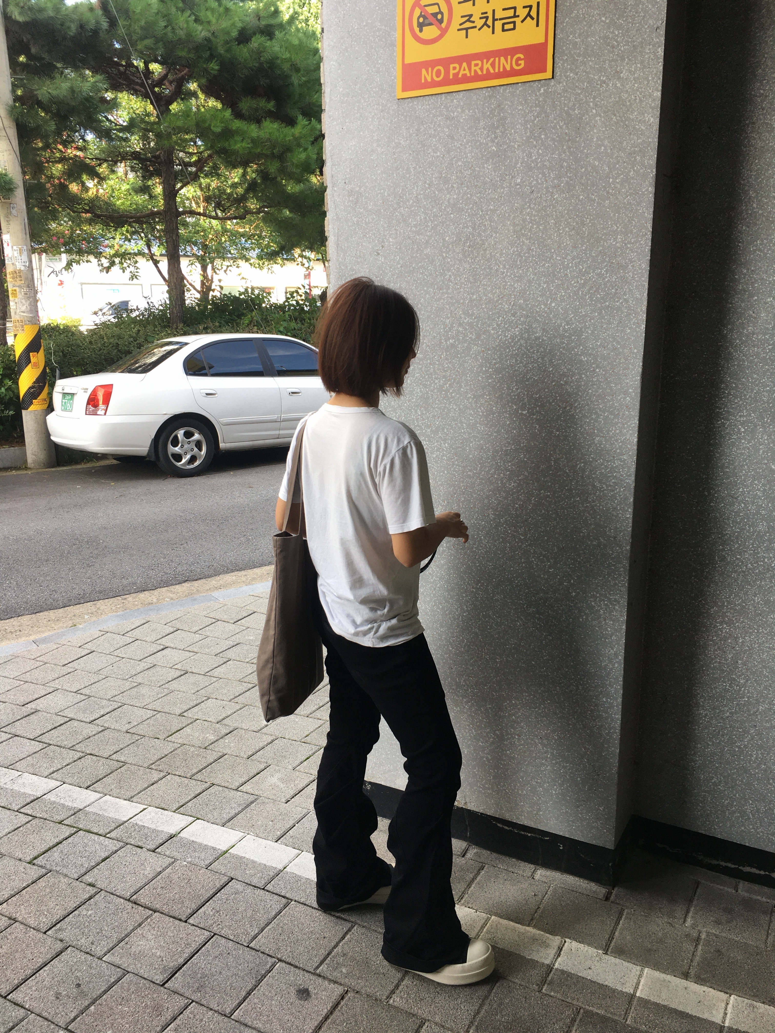 Rick Owens Mega Bumper Sneakers Black Milk 착용 스타일