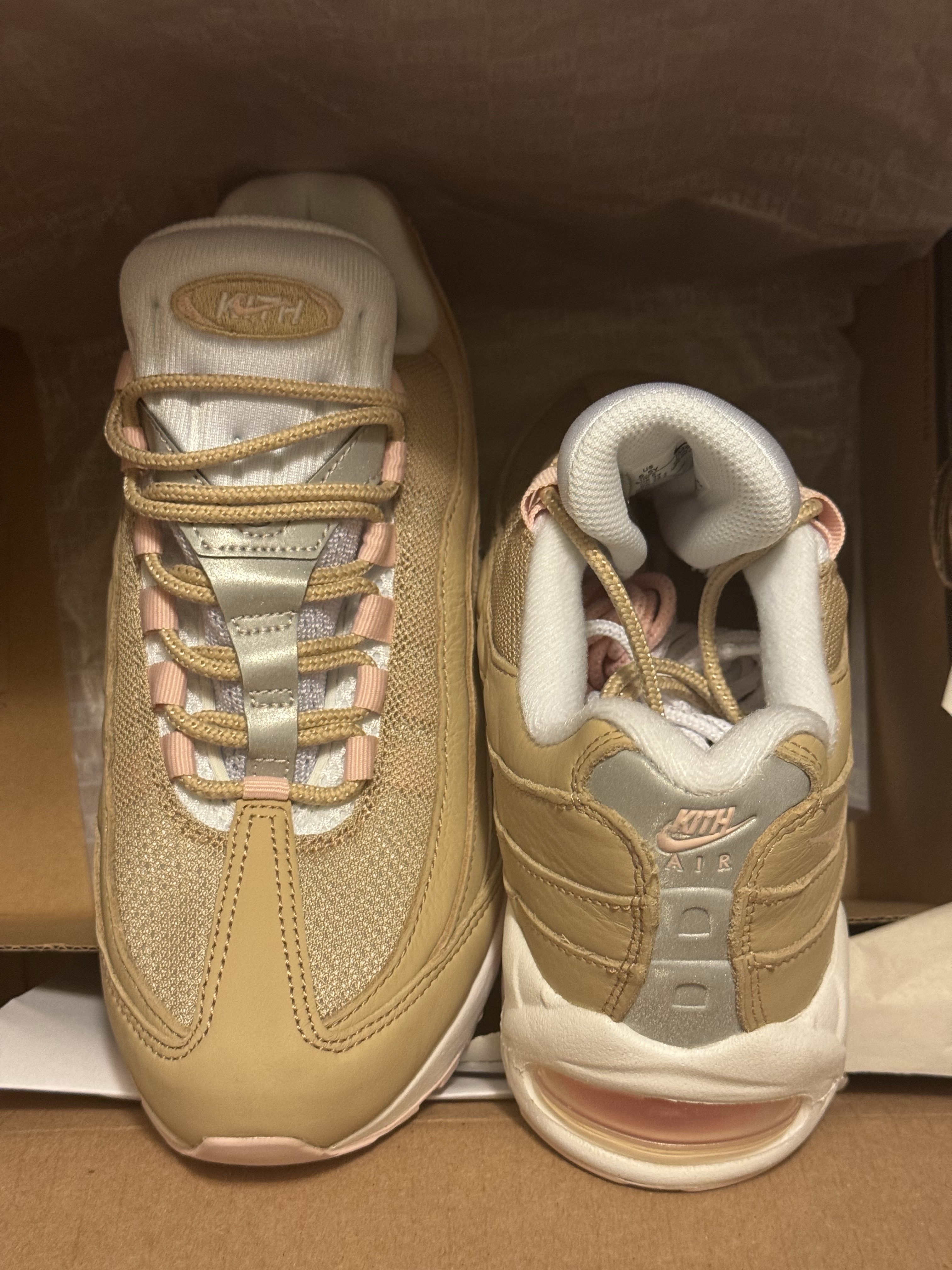 (GS) Nike x Kith Air Max 95 Linen 2026 Atmosphere White, Palace x Nike England Dri-Fit Strike Drill Top Pewter Grey Cool Grey 착용 스타일 - 3