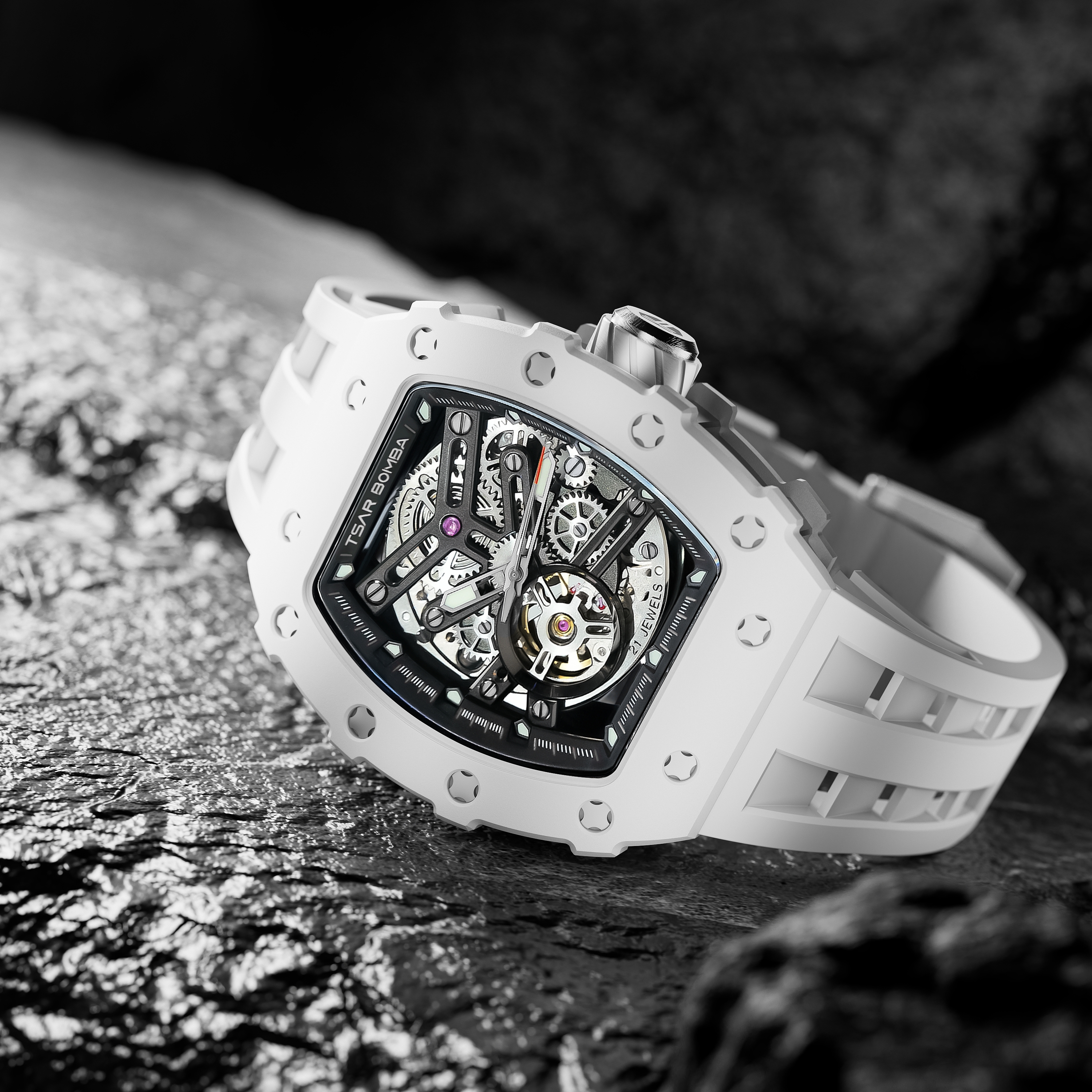Tsar Bomba Elemental Ceramic Automatic TB8208C-07 White 착용 스타일
