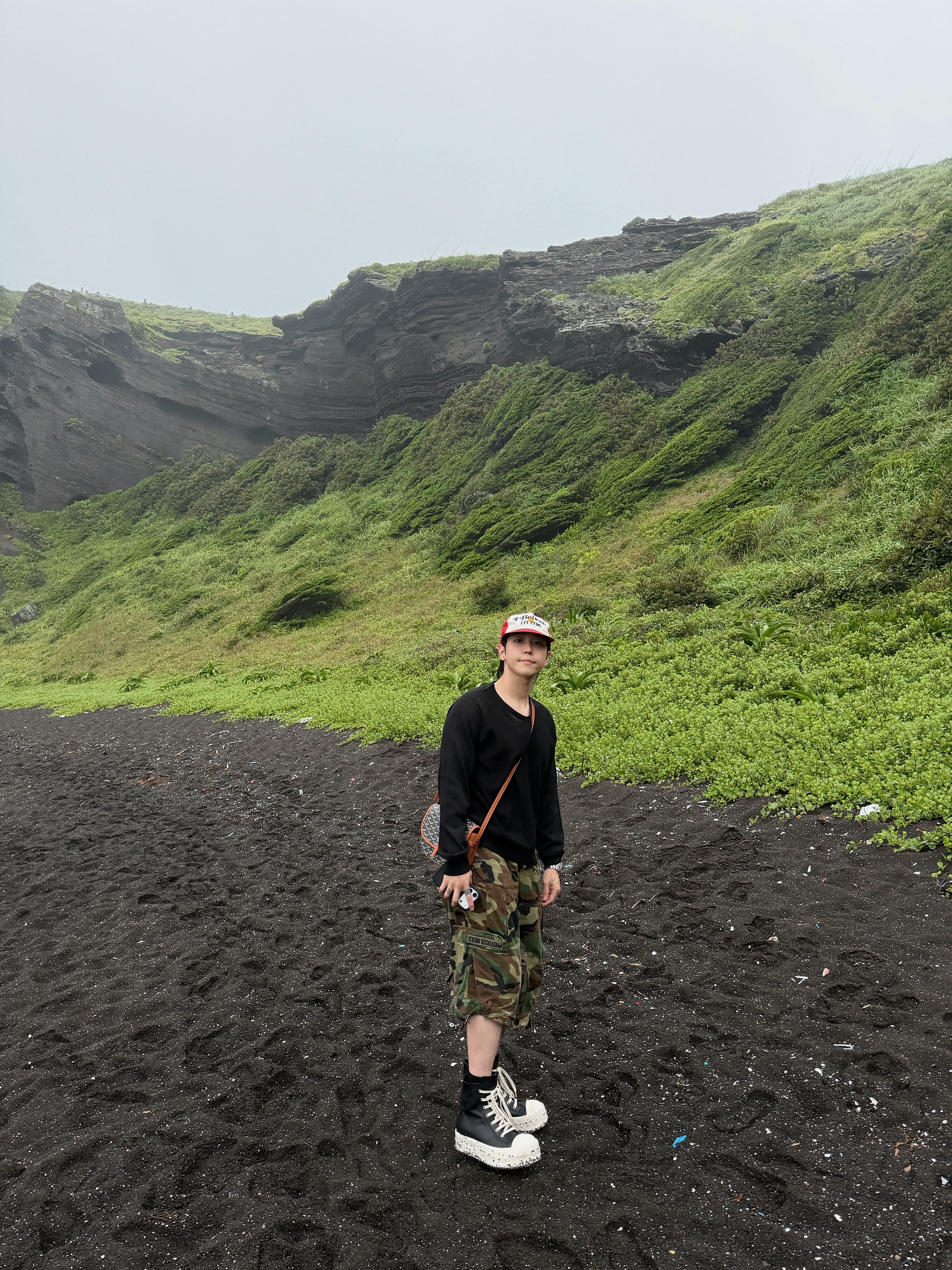 Peaceminusone x Verdy 5 Panel Ball Cap Red, Protocol Index Upside Down Cargo Shorts Camo 착용 스타일 - 5