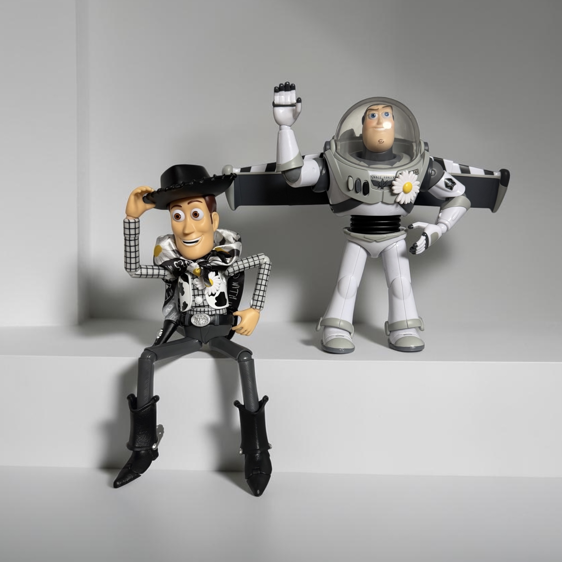 Peaceminusone x Toy Story The First Fan Action Figure Woody, Peaceminusone x Toy Story The First Fan Action Figure Buzz 착용 스타일