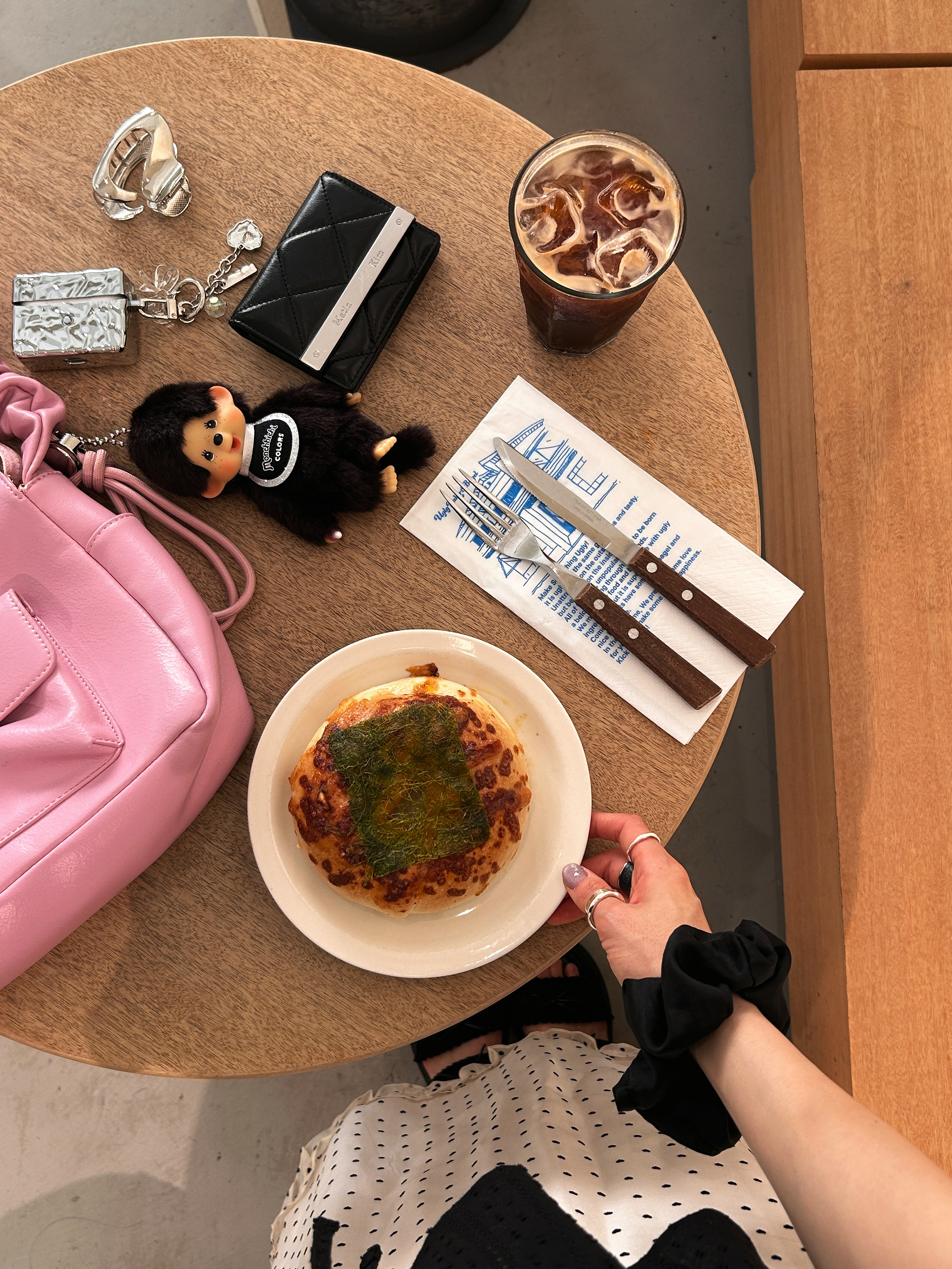 Monchhichi Colors Key Chain Black, Matin Kim Puff Quilt Wallet In Black 착용 스타일