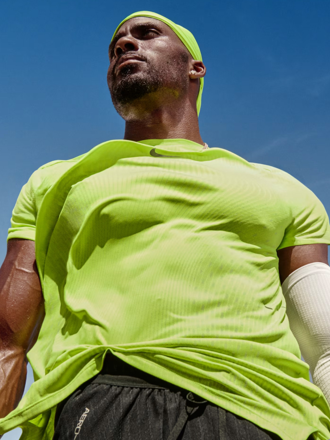 Nike Stride Aero-Fit Short Sleeve Running Top Black Light Green Spark - Asia, Nike Stride Aero-Fit Short Sleeve Running Top Black Light Green Spark - US/EU μ°©μ© μ€νμΌ - 4