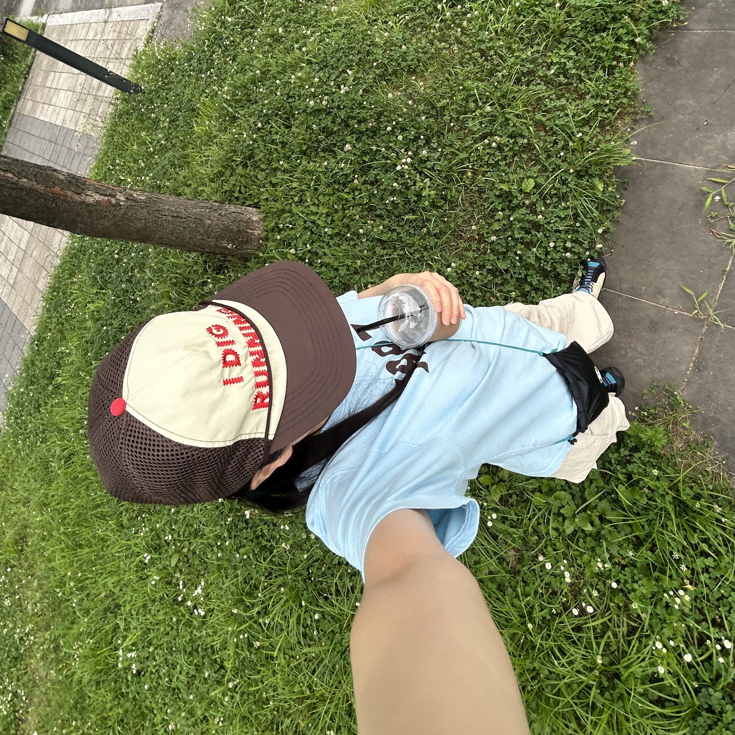 Alex Zono I Dig Running Trucker Hat OG Brown 착용 스타일