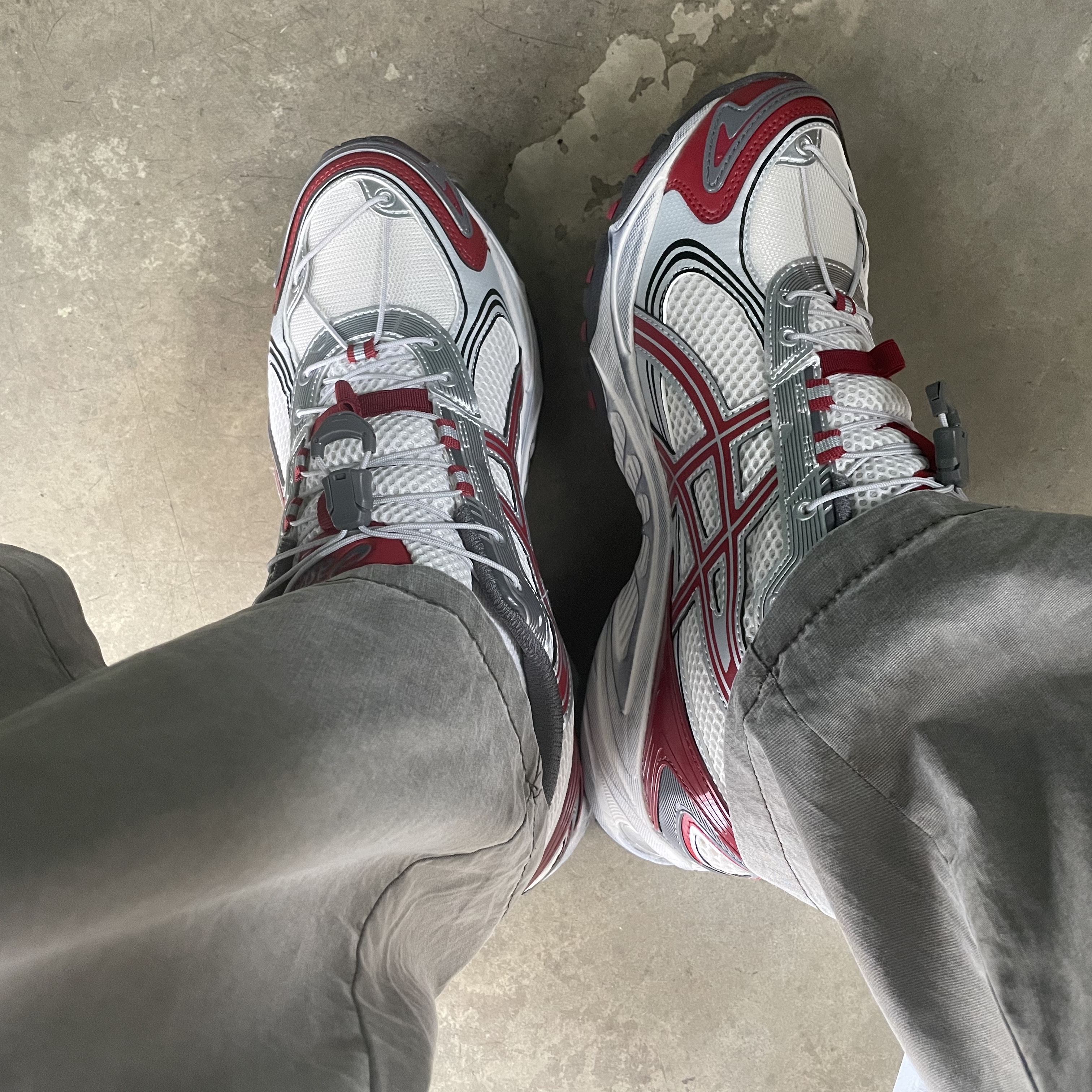 Asics Gel-Kahana TR V4 Cream Cranberry 착용 스타일