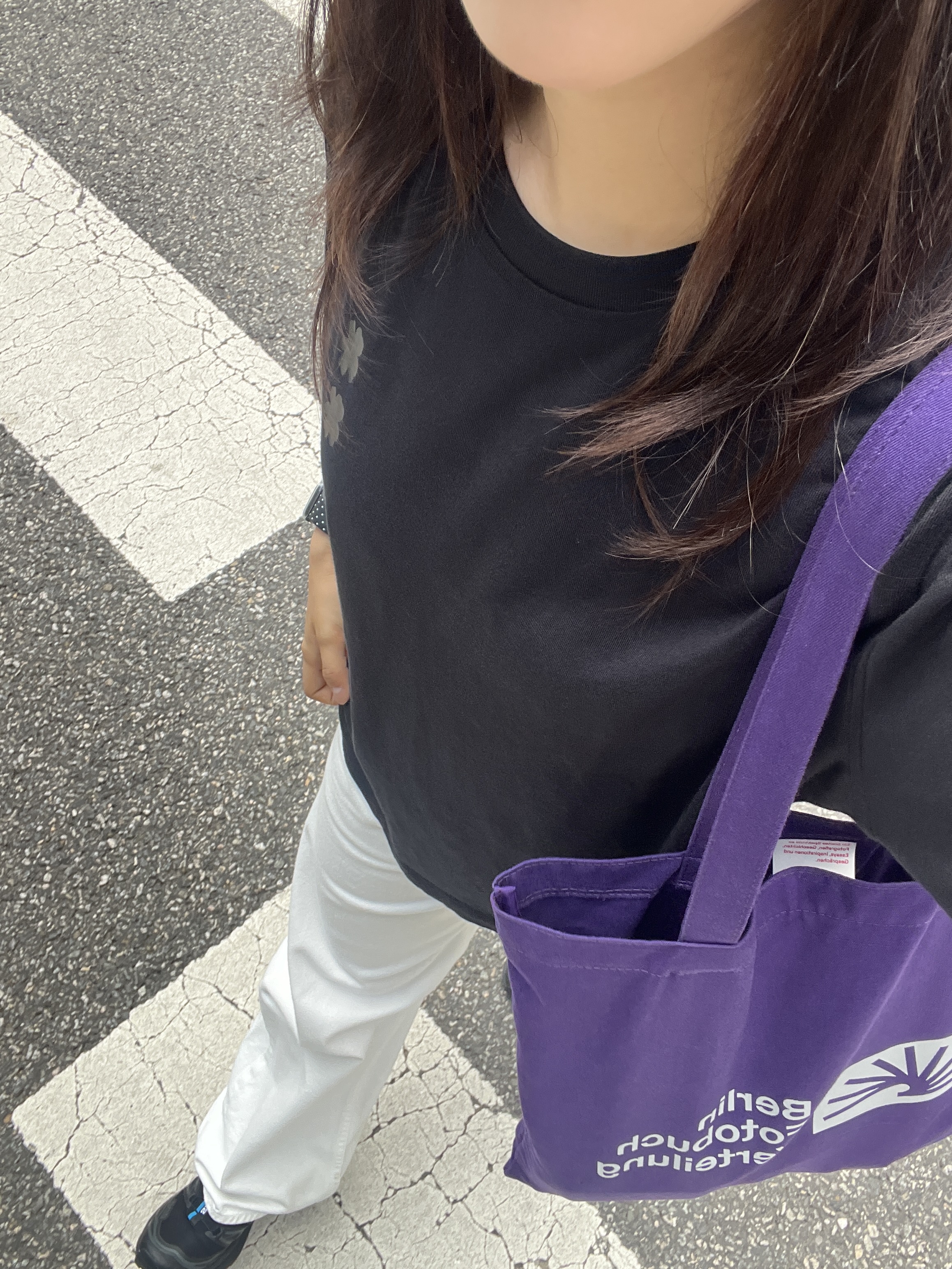 Berlin Photobook Distribution 002 Bag Purple, (W) Uniqlo Baggy Curve Jeans White - JP 착용 스타일 - 5