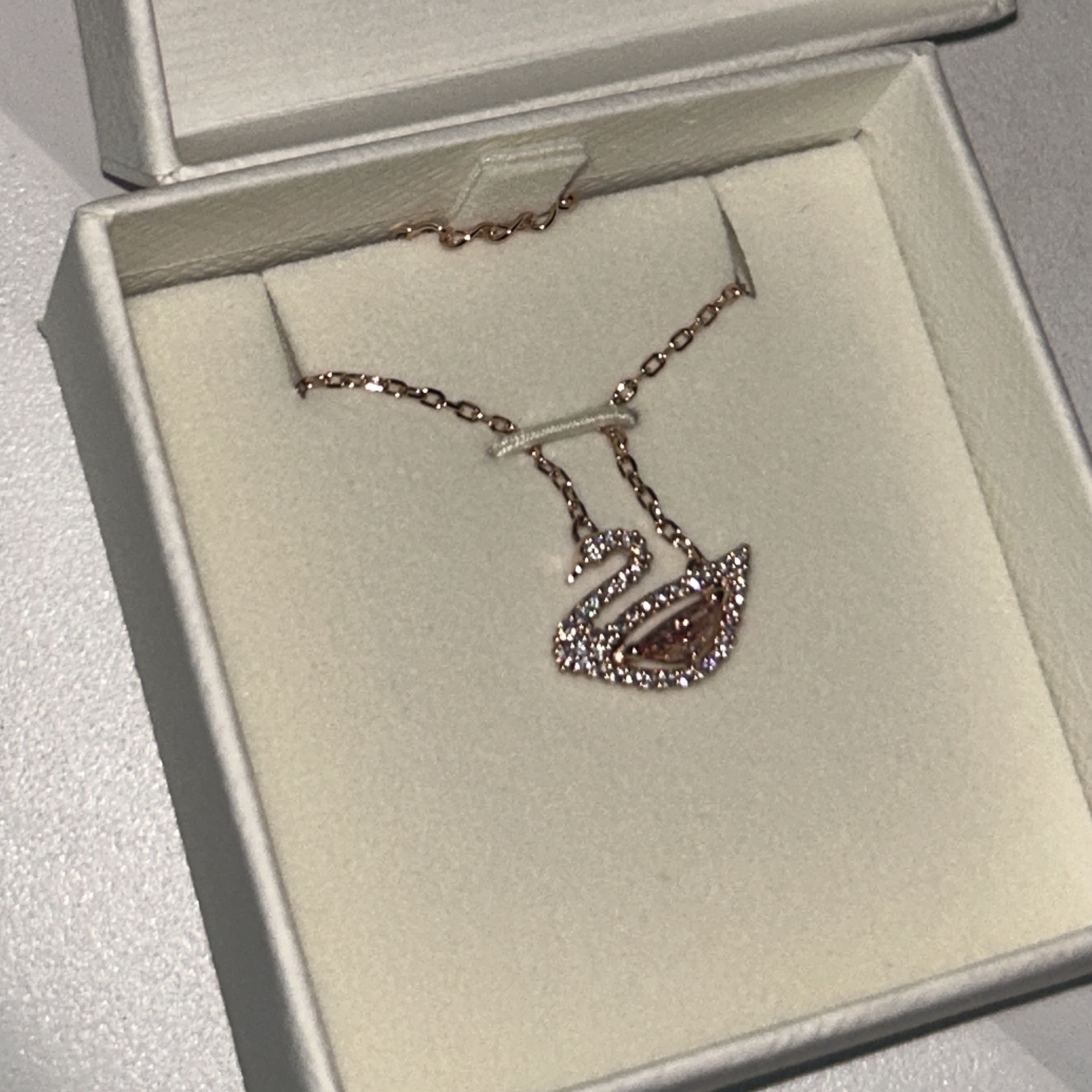 (W) Swarovski Dazzling Swan Necklace Pink Rose Gold Plated 착용 스타일