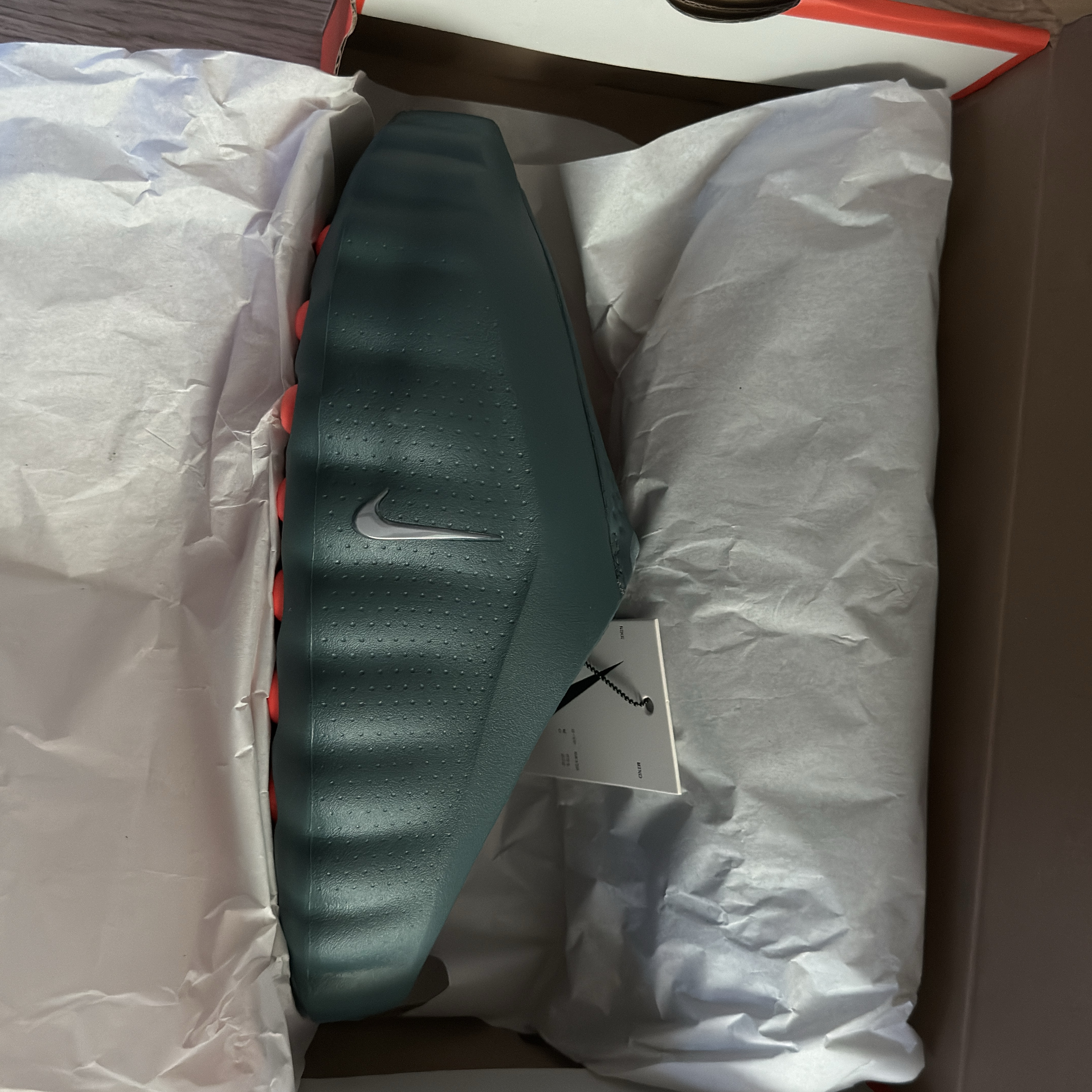 Nike Mind 001 Mineral Slate Metallic Platinum 착용 스타일 - 2