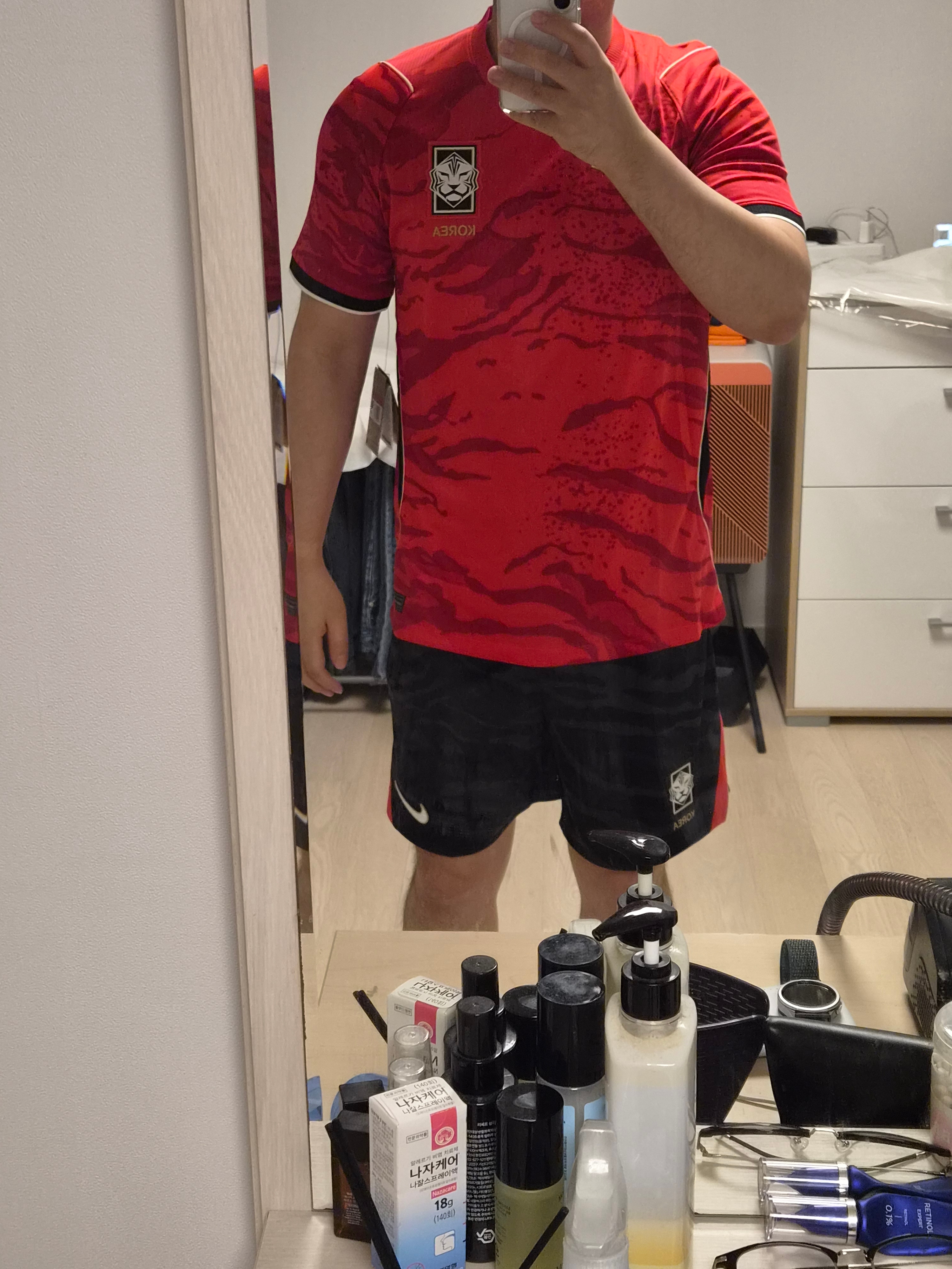 Nike Korea 2026 Stadium Home Dri-Fit Soccer Replica Jersey Global Red Black (Non Marking Ver.) 착용 스타일 - 1